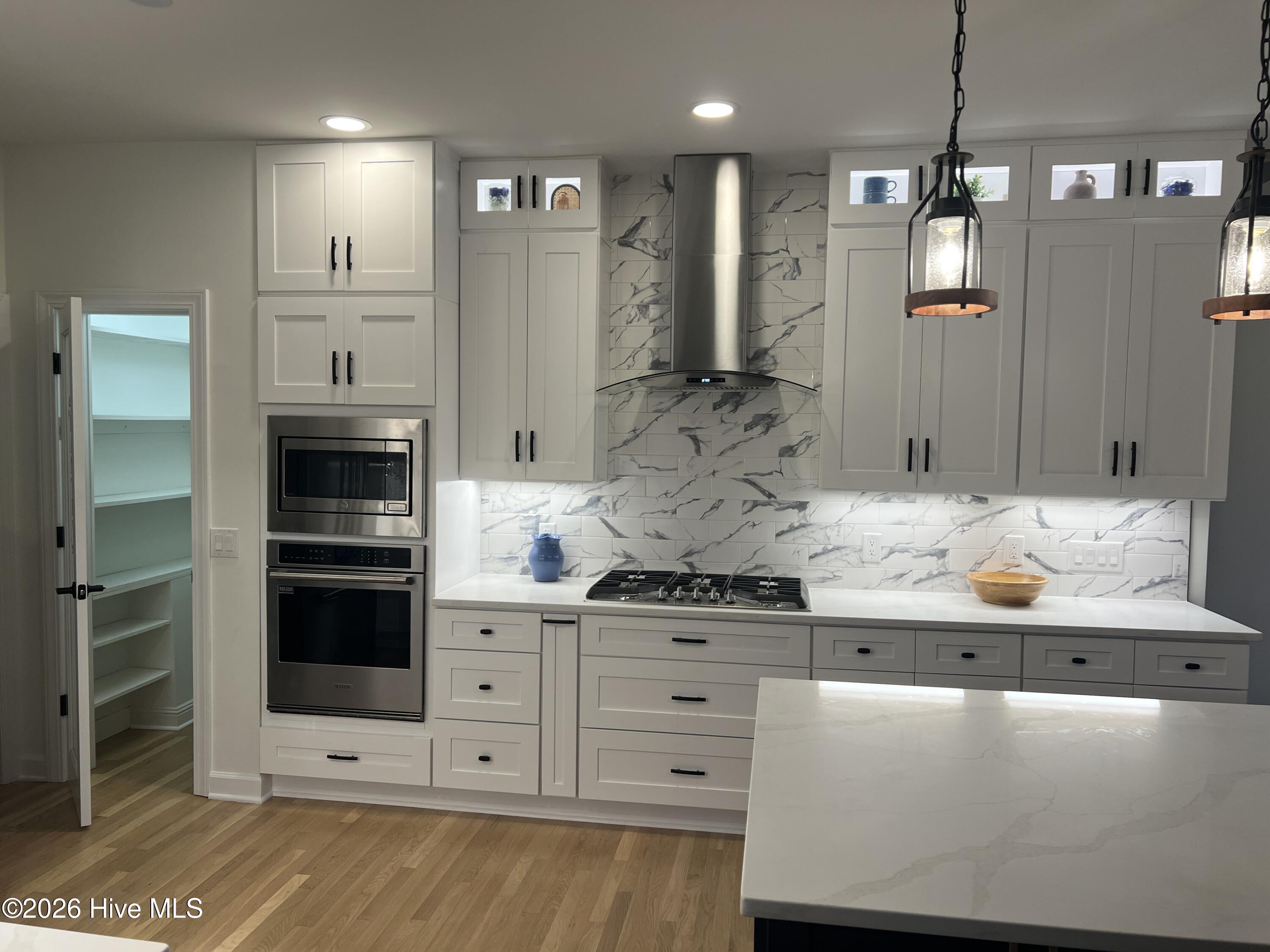 100555954 | Photo 23