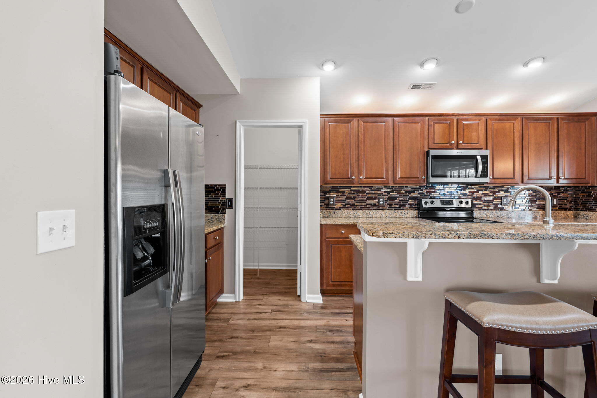 100565577 | Photo 11