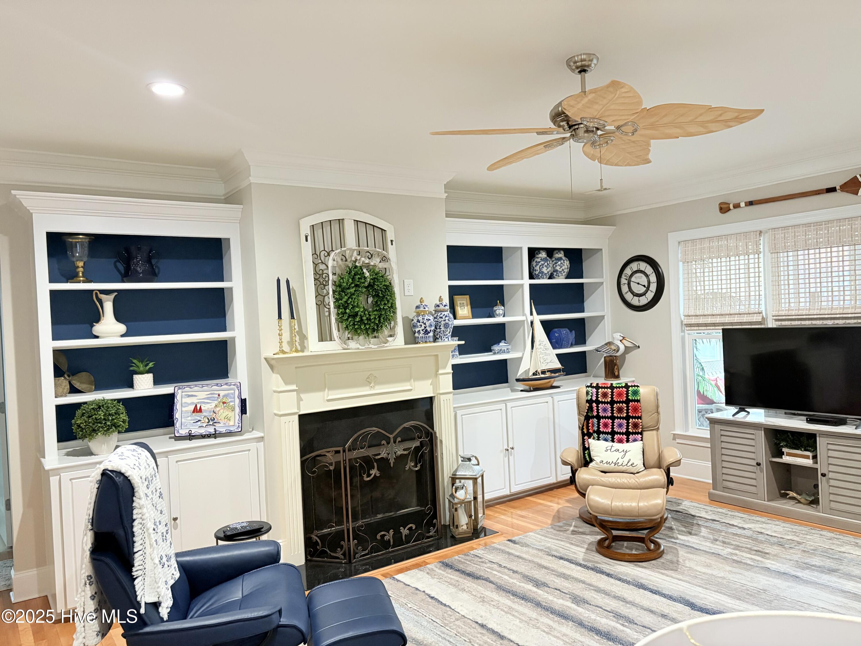 100525982 | Photo 79