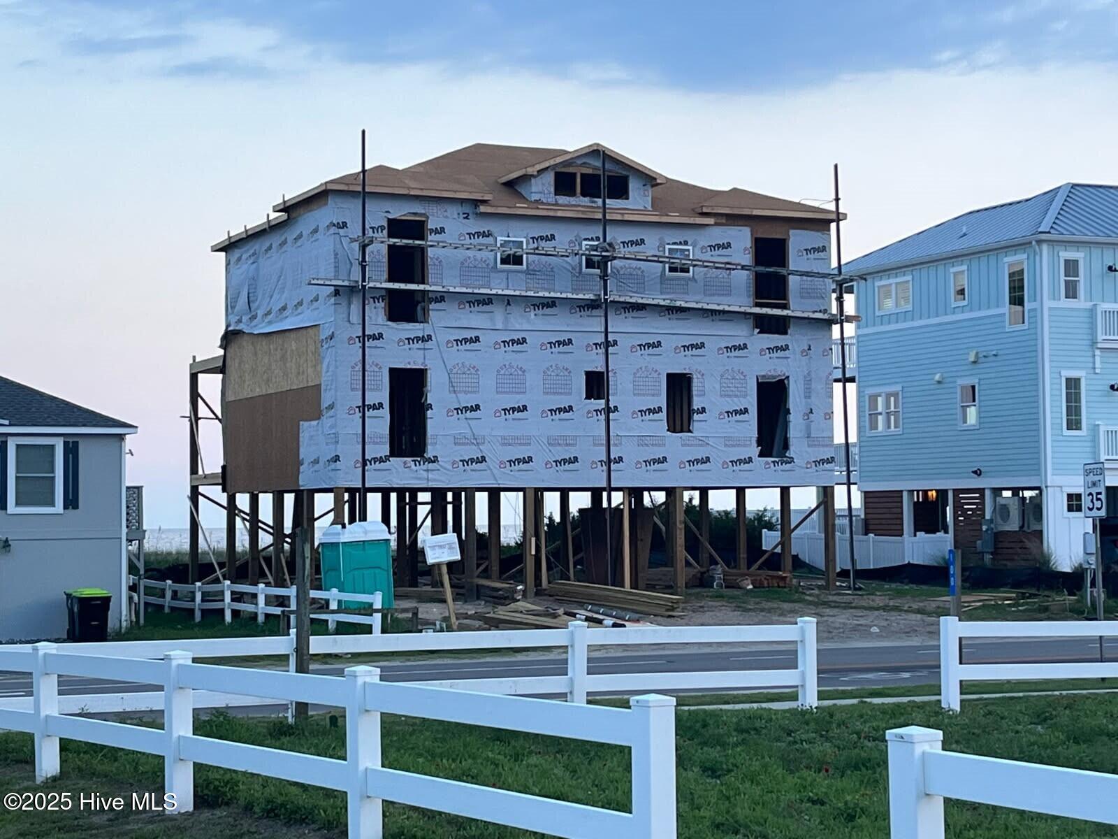 100525710 | Photo 14