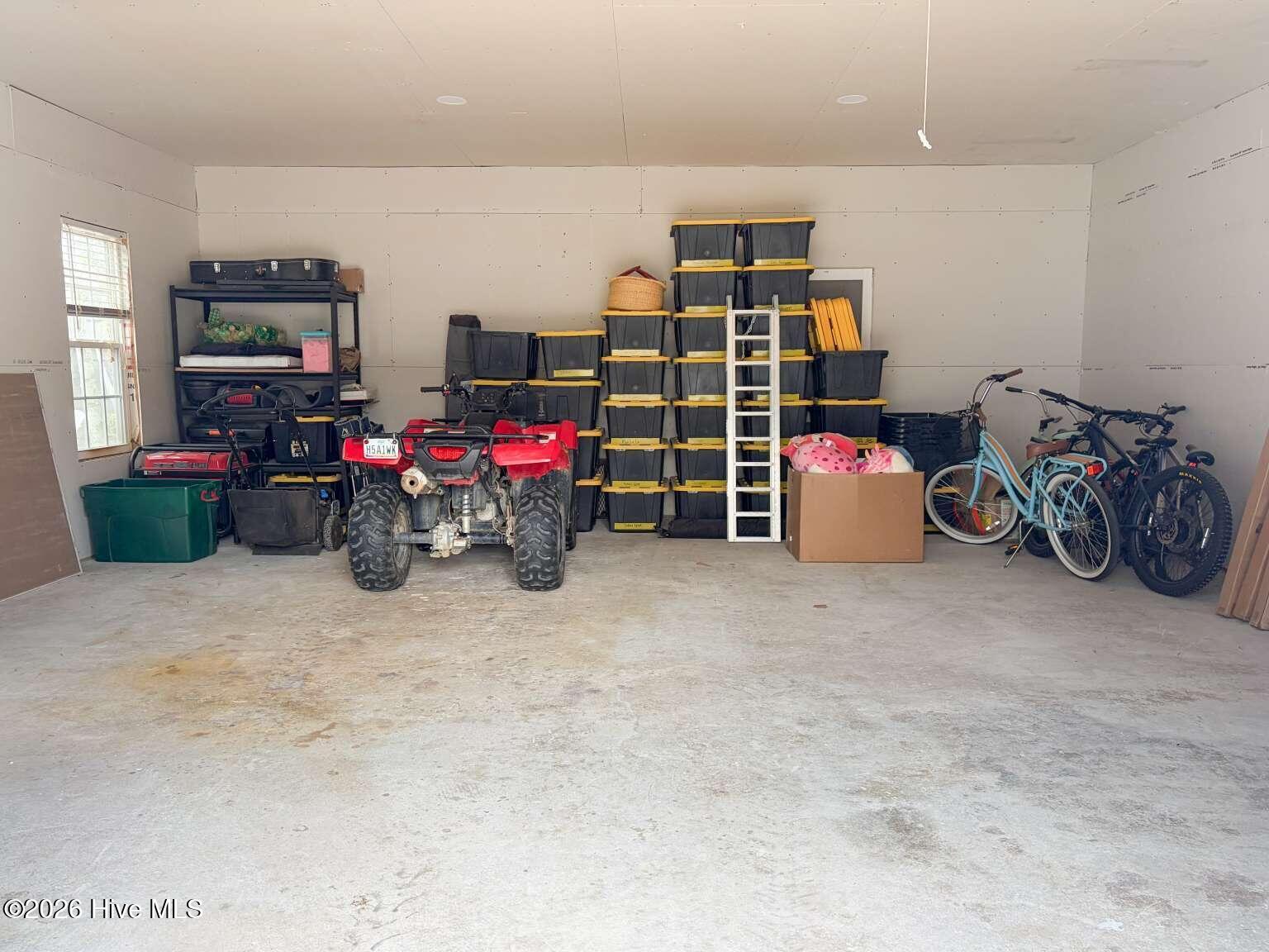 100566099 | Photo 25