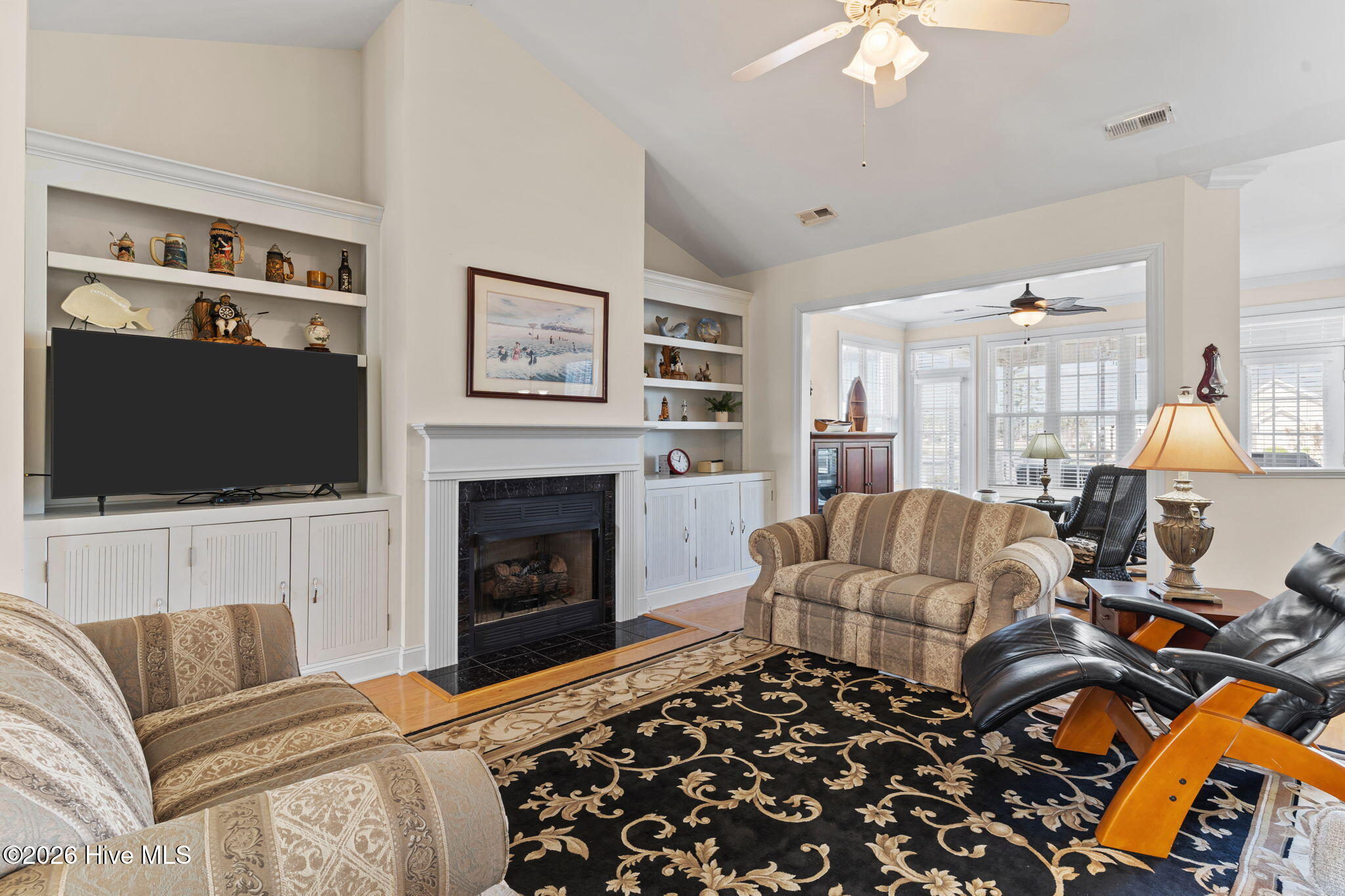 100562859 | Photo 10