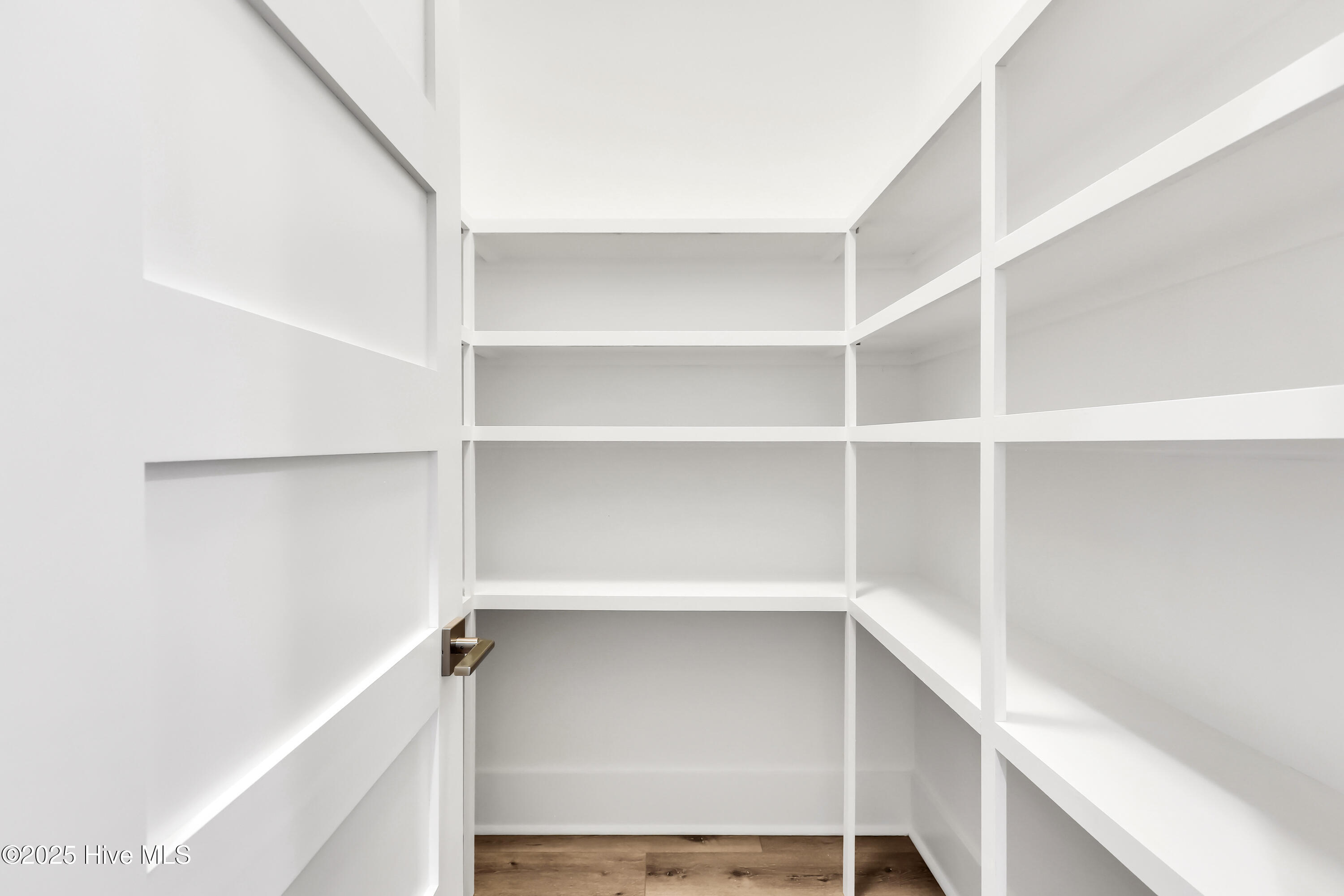 100542712 | Photo 24