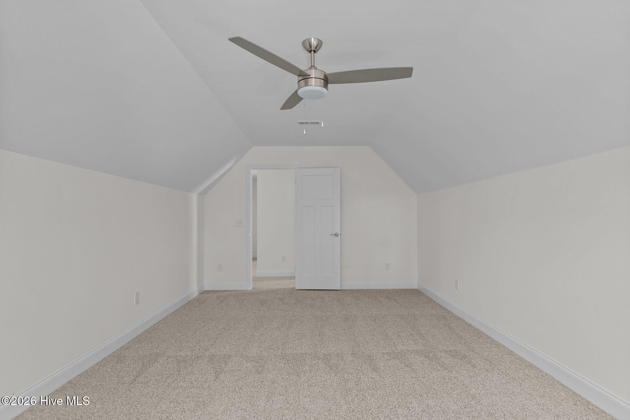 100528702 | Photo 42