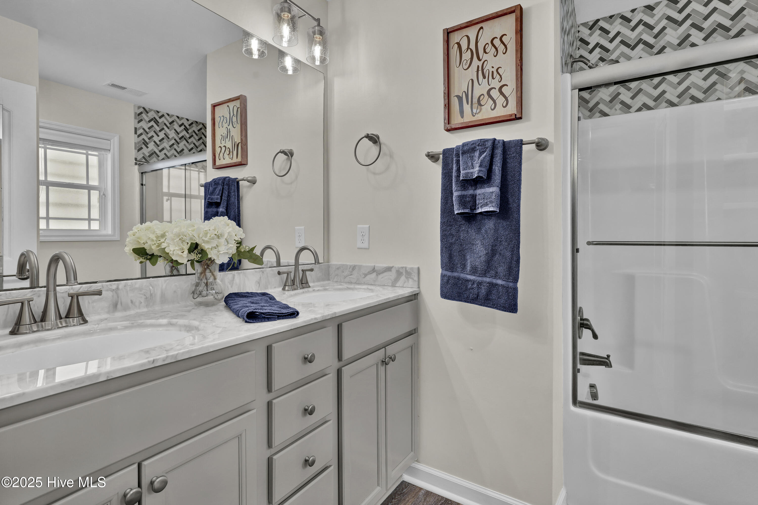 100532685 | Photo 19