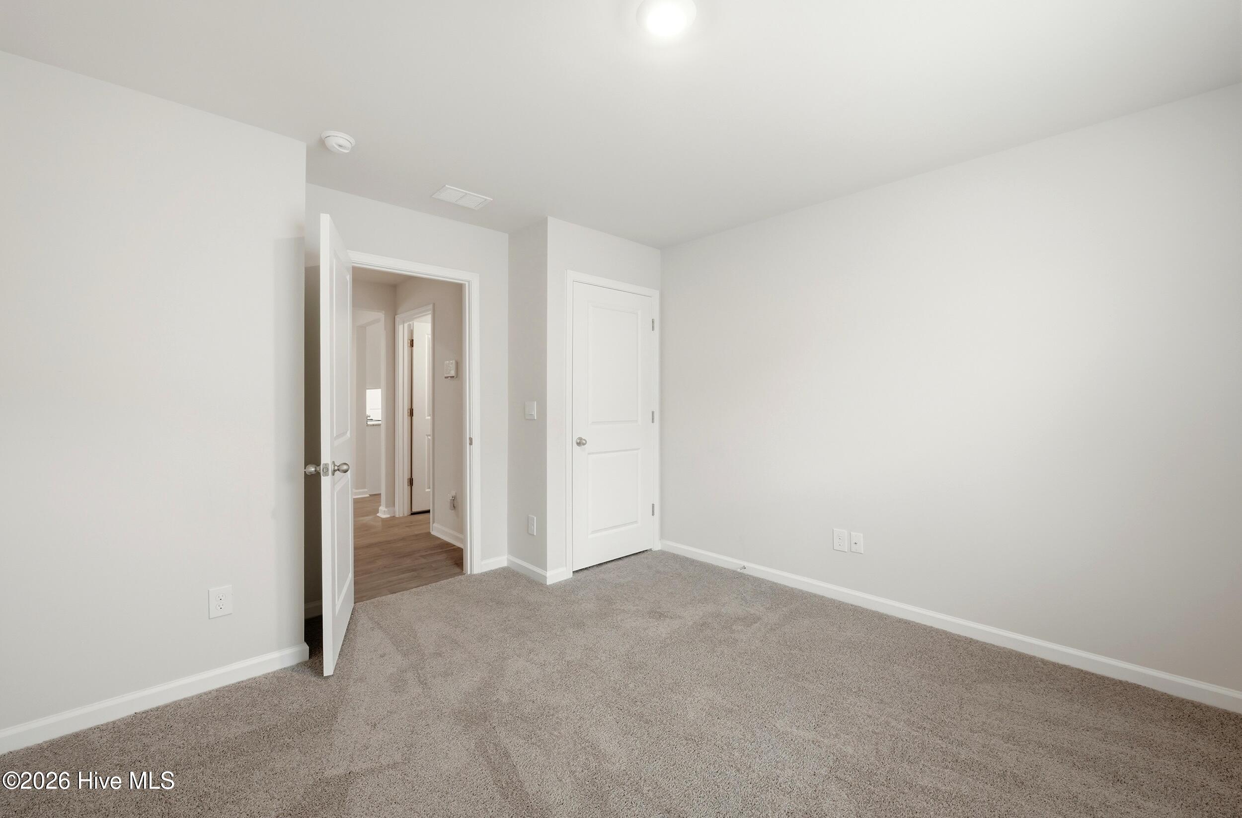 100555935 | Photo 24