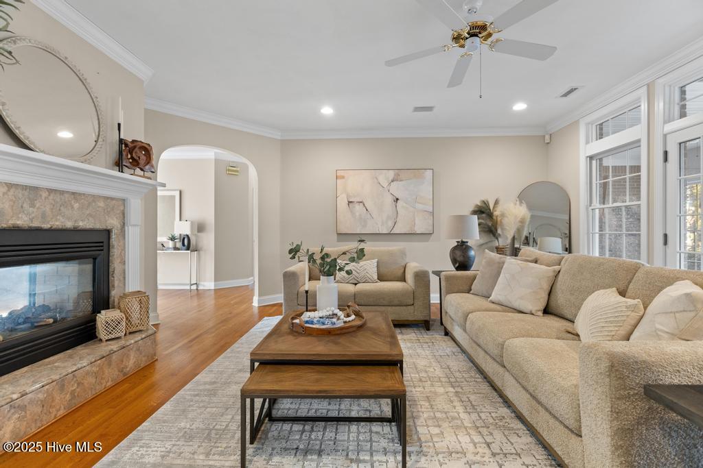 100516339 | Photo 10