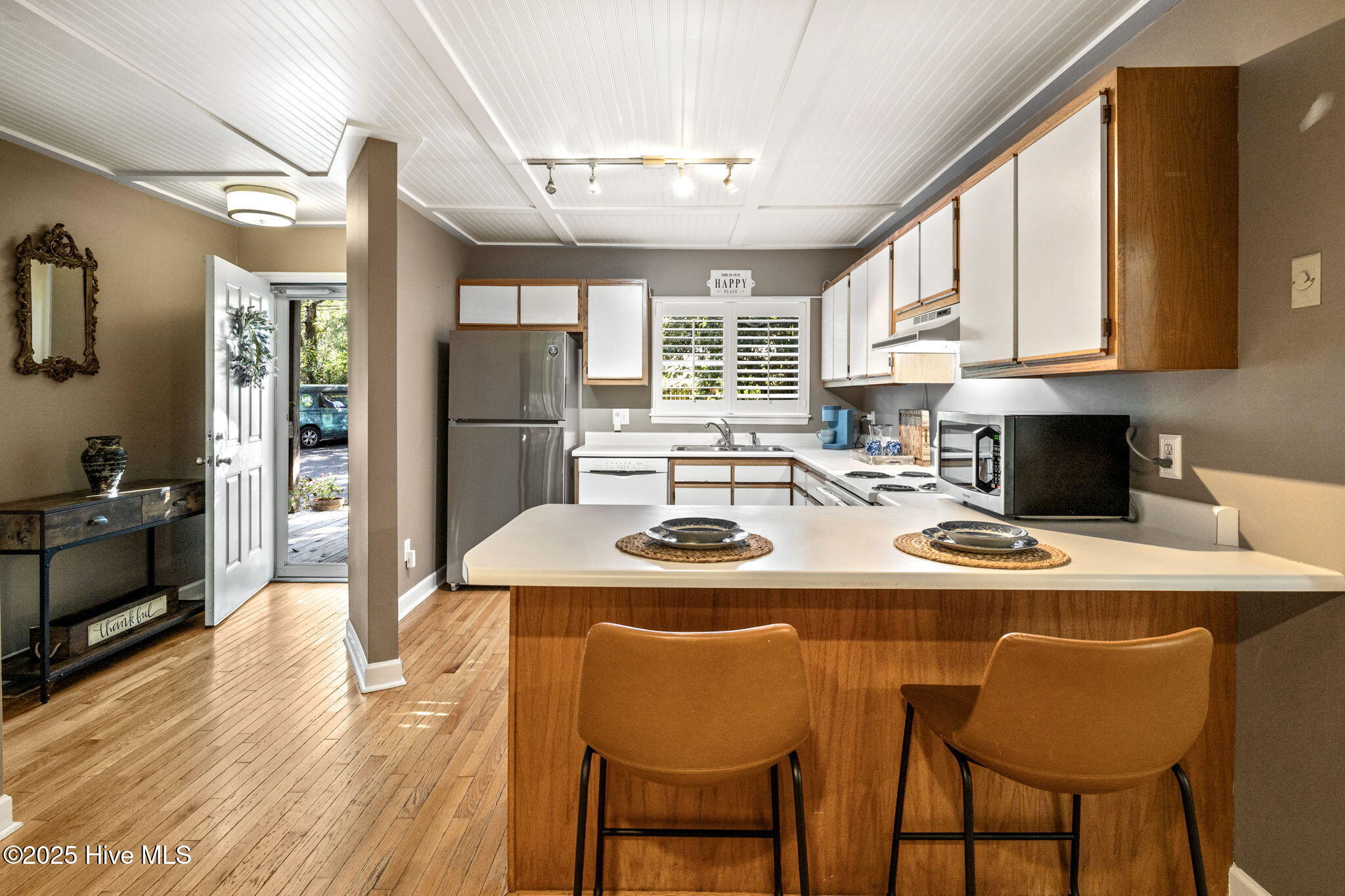 410 Forest Park Road 102, Wilmington, NC 28409 – photo 9: 8-web-or-mls-kitchen