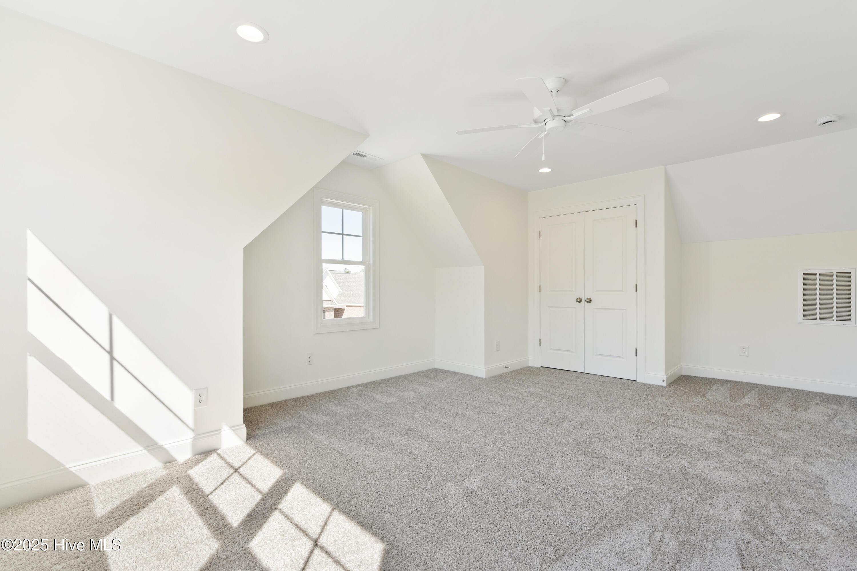 100517752 | Photo 33