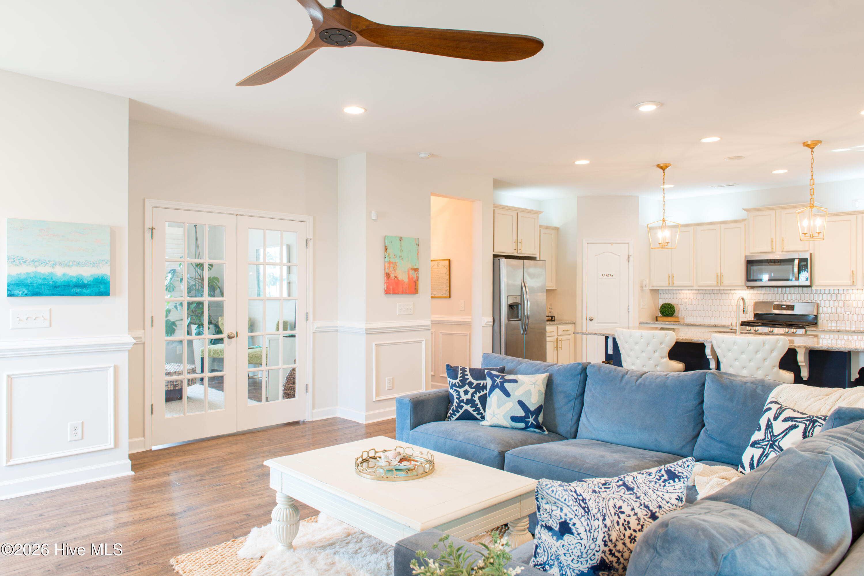 100553432 | Photo 24