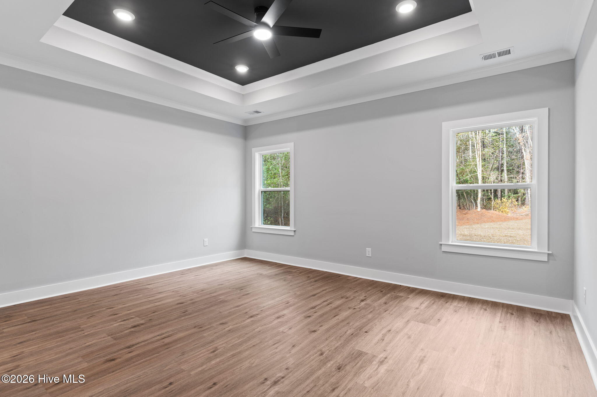 100557701 | Photo 35