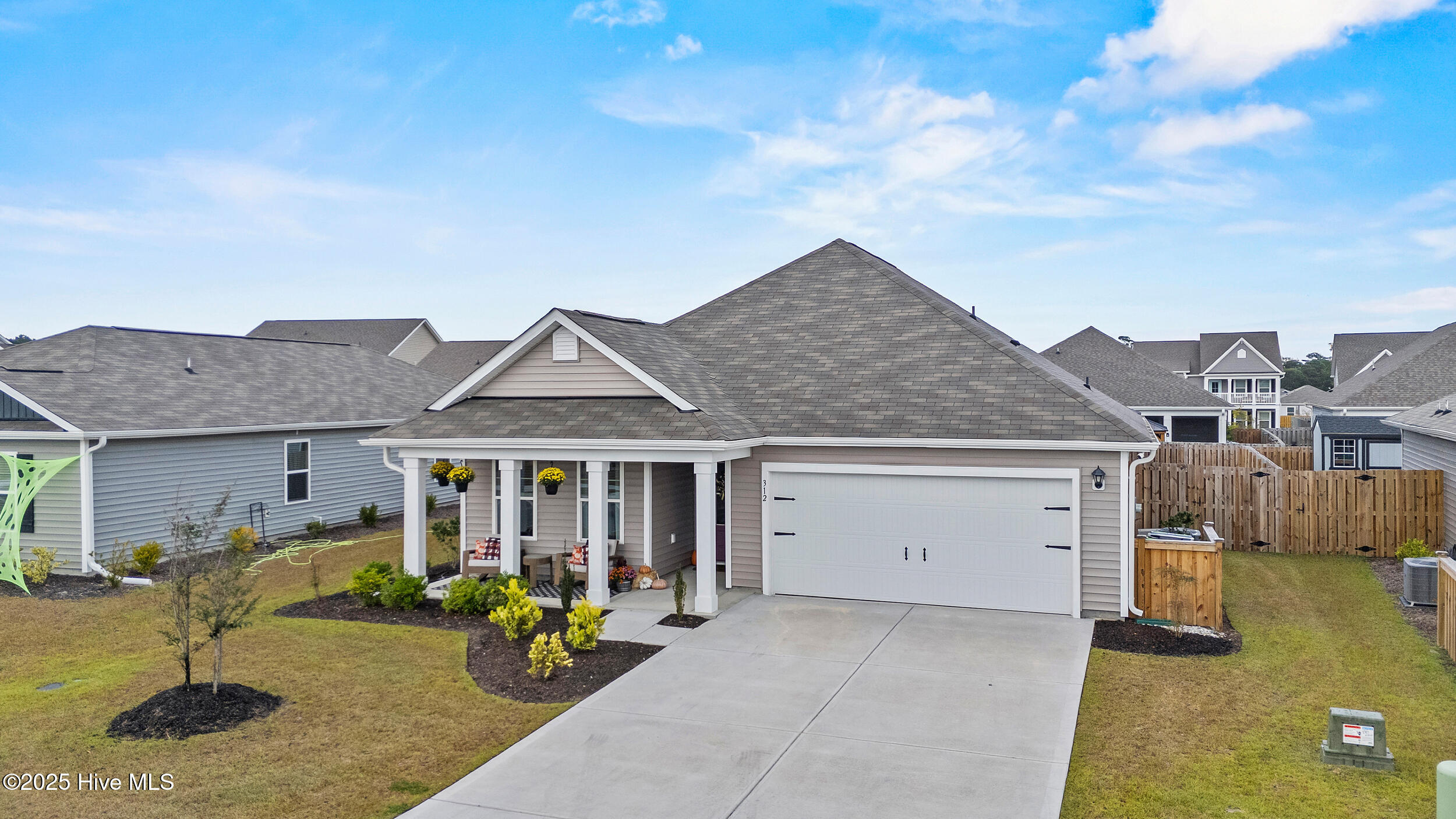 100533883 | Photo 35