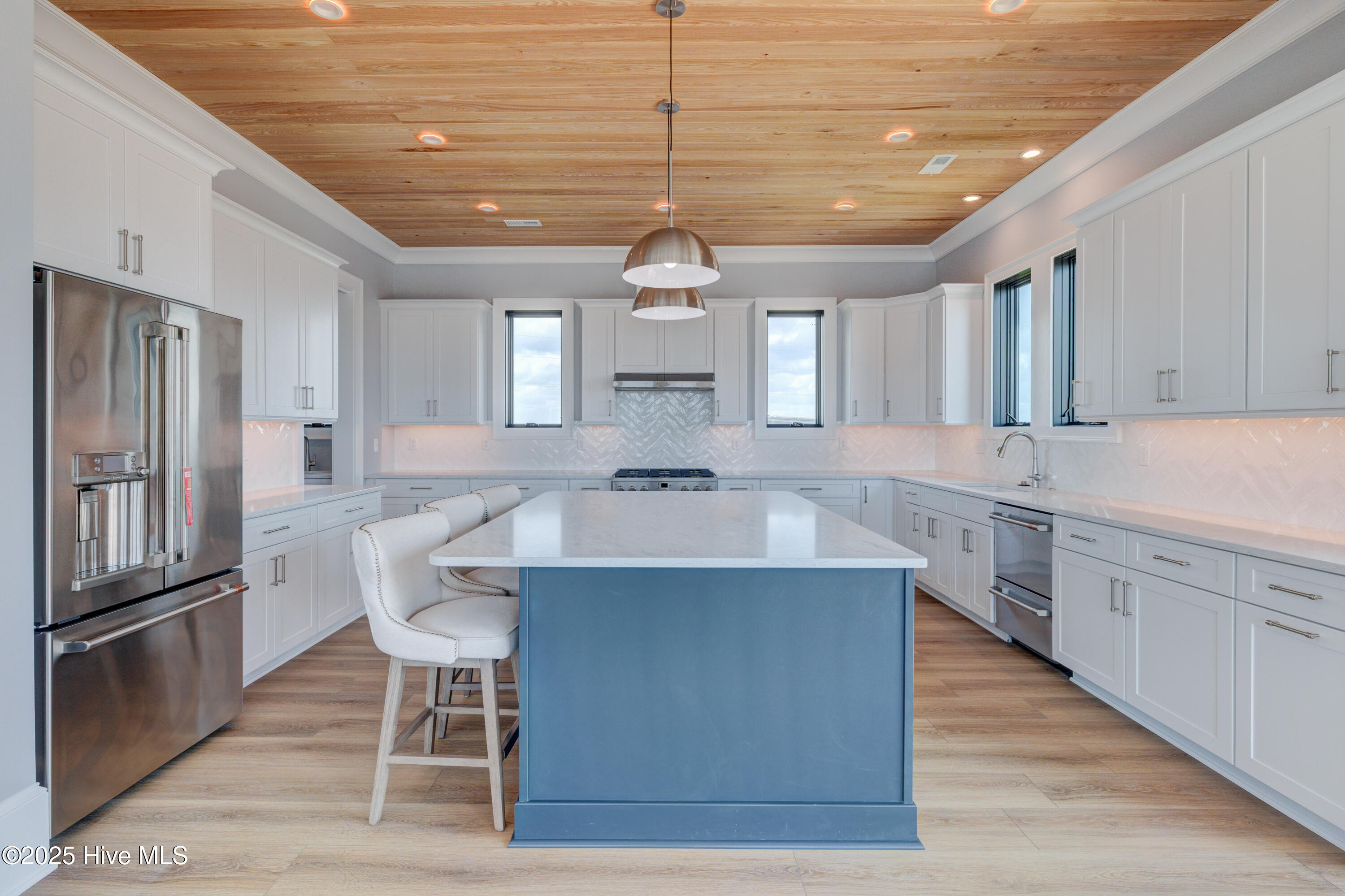 100519024 | Photo 10