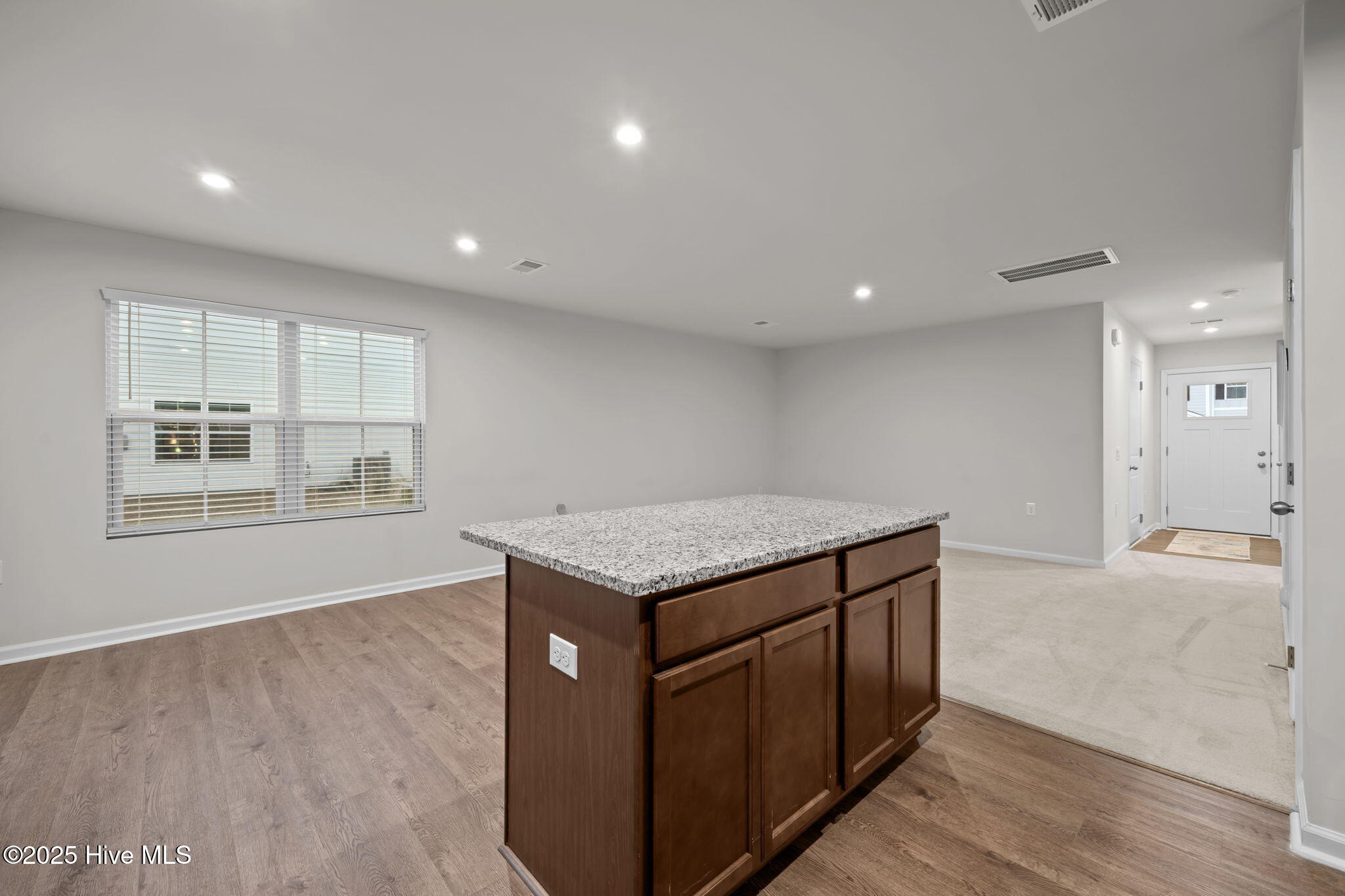 100546281 | Photo 14