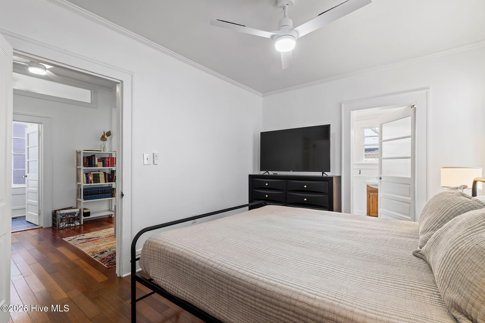 100550239 | Photo 26