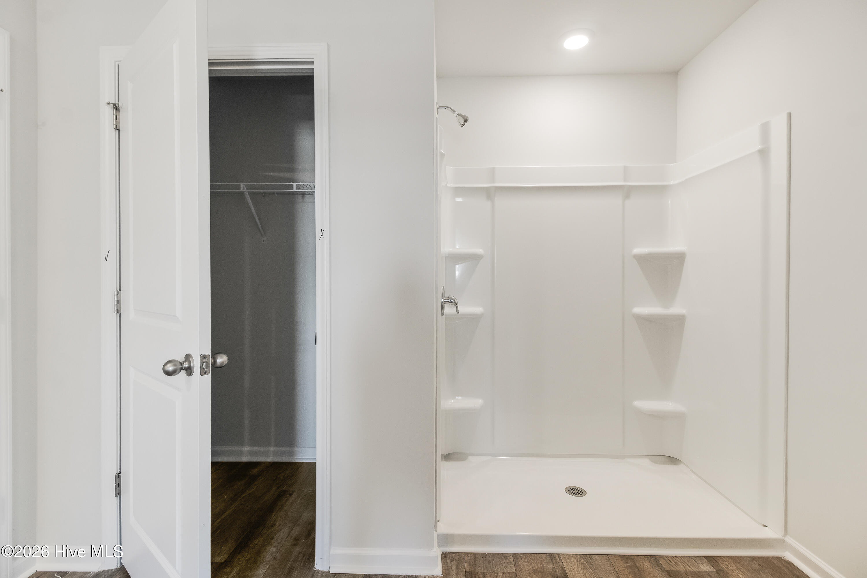 100550212 | Photo 15