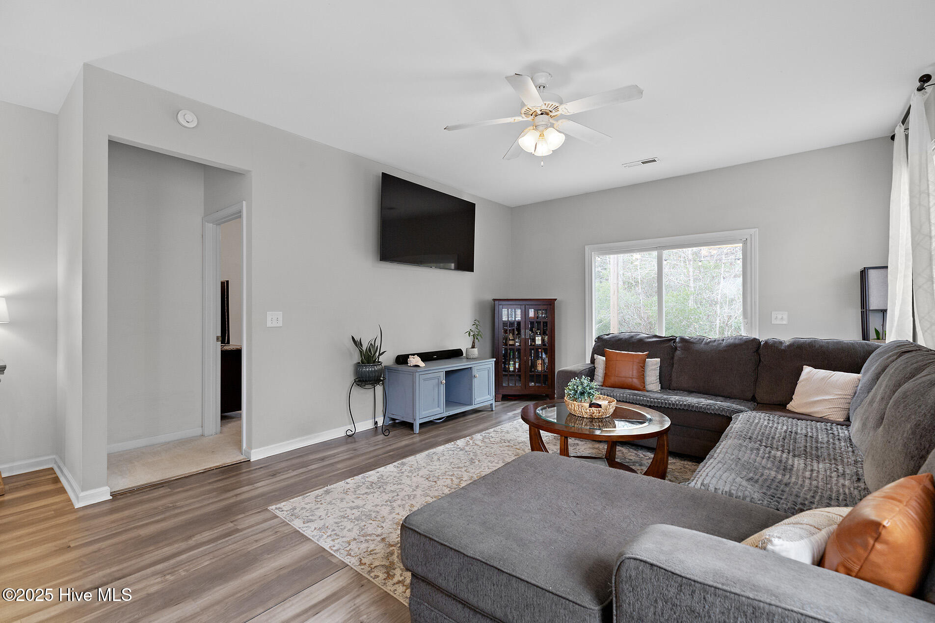 100546860 | Photo 10