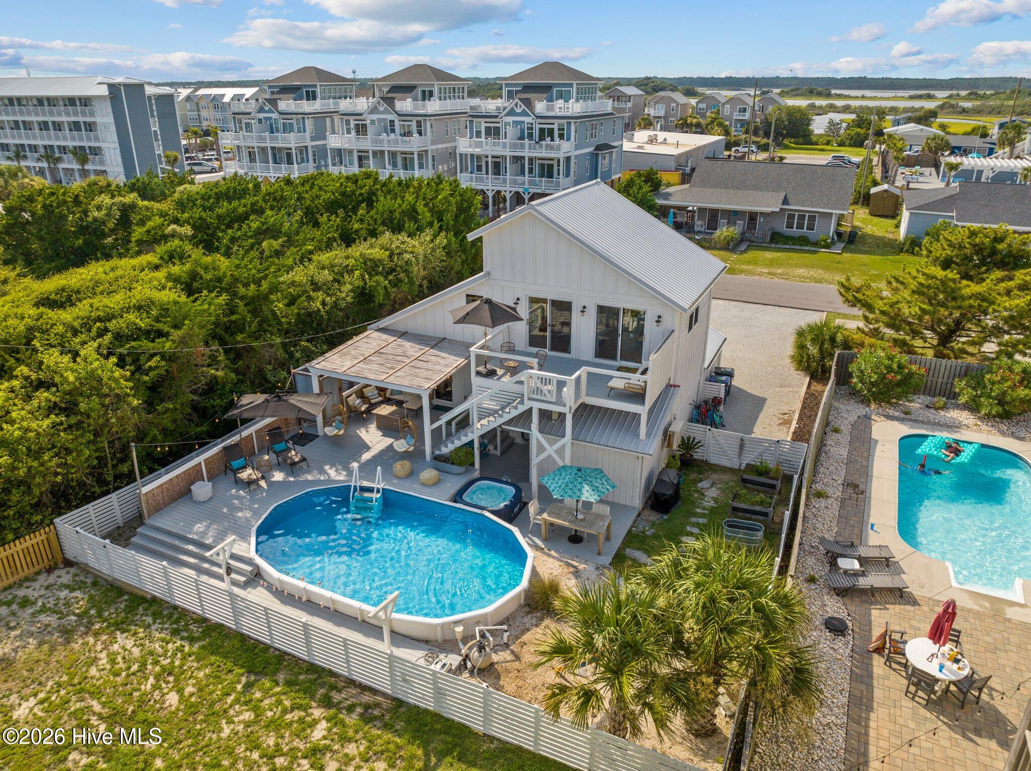 100560357 | Photo 55