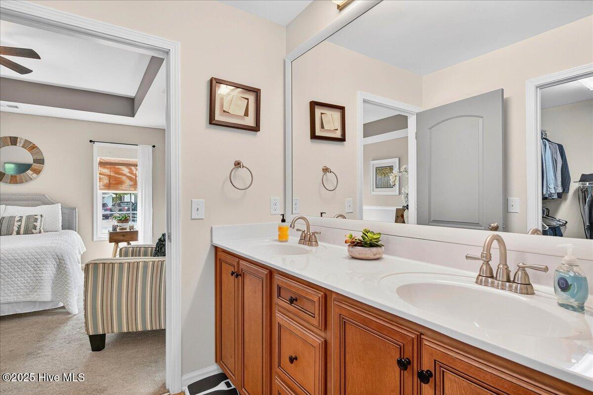 100530290 | Photo 25