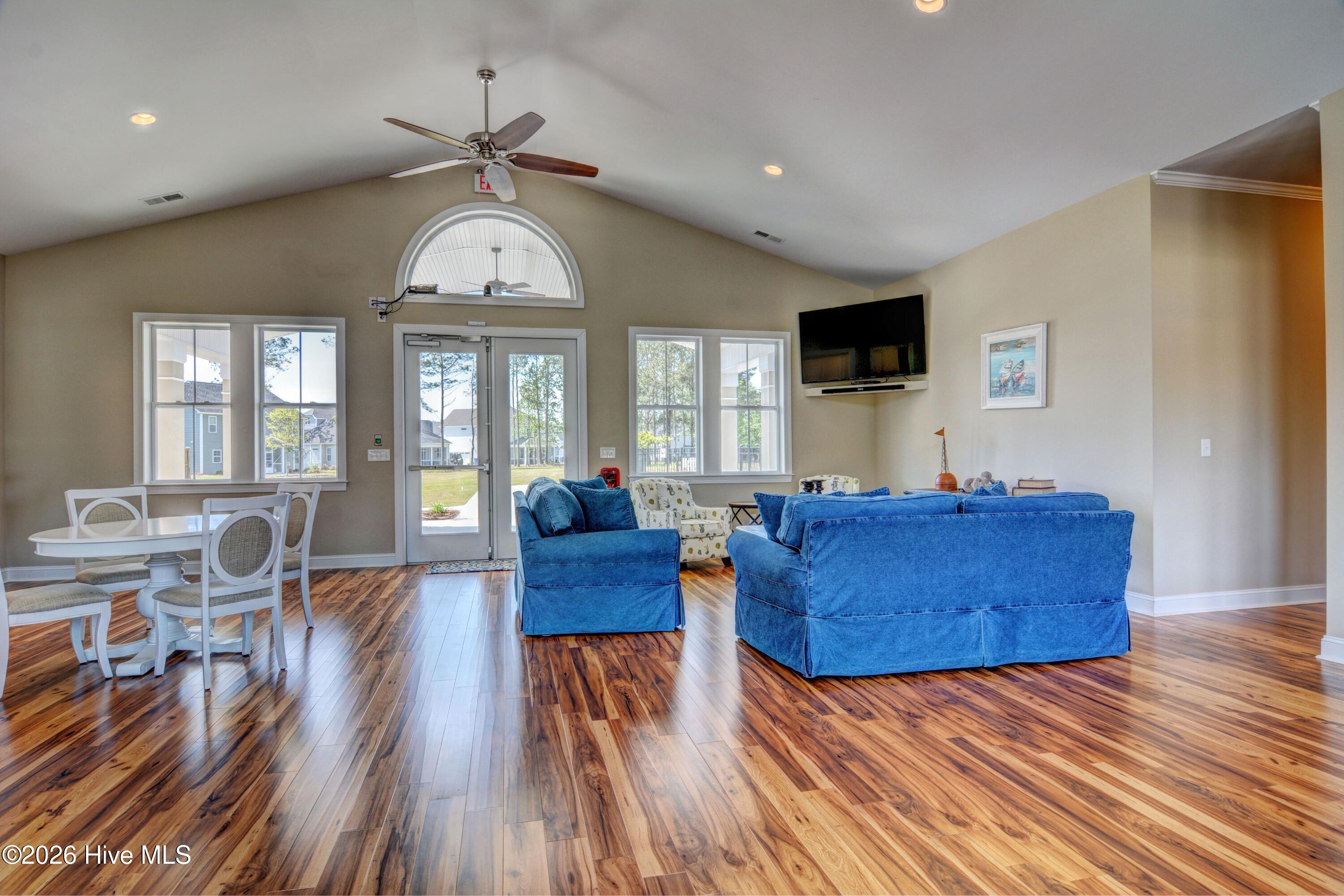 100553232 | Photo 36