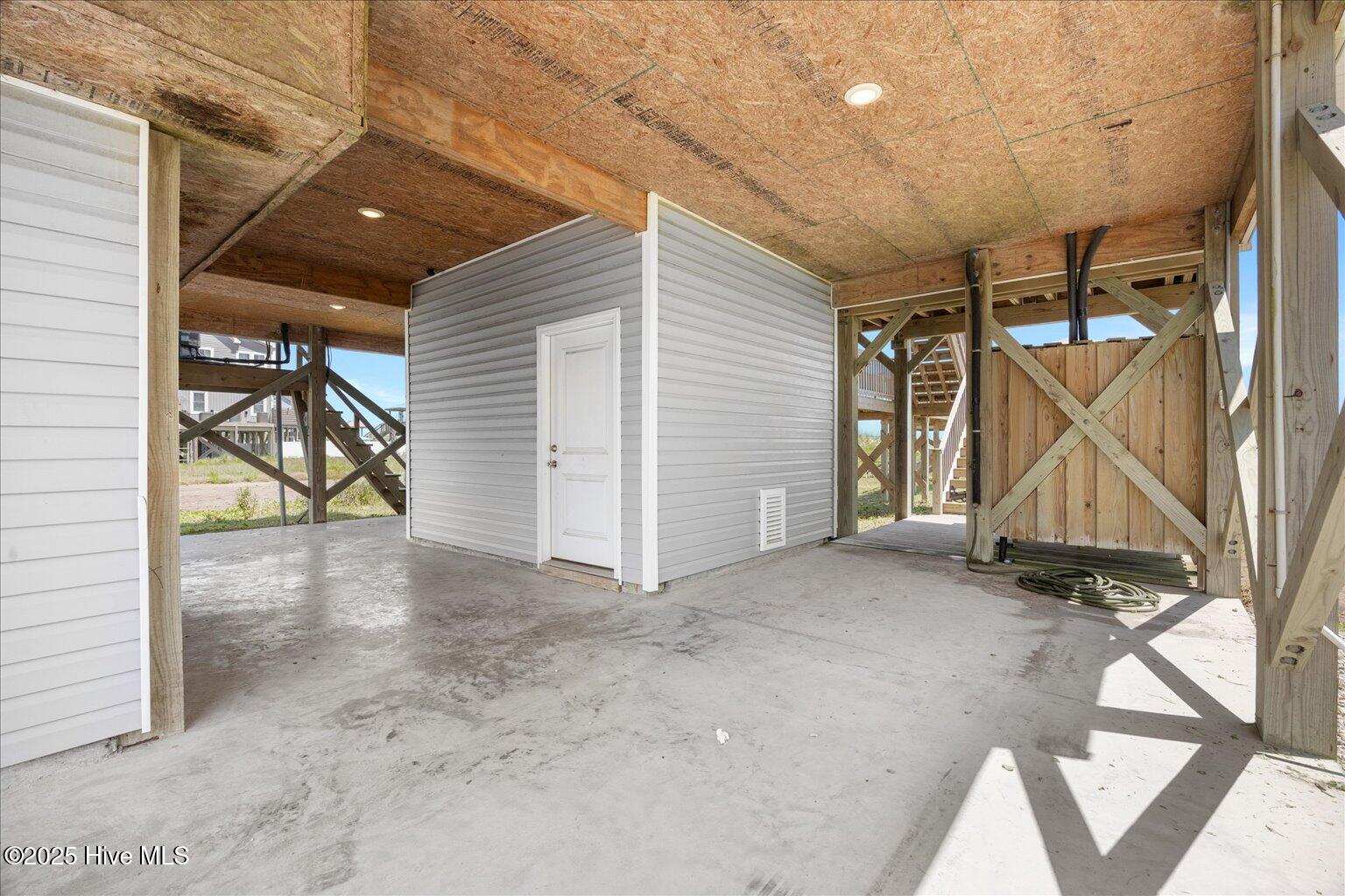 100528040 | Photo 44