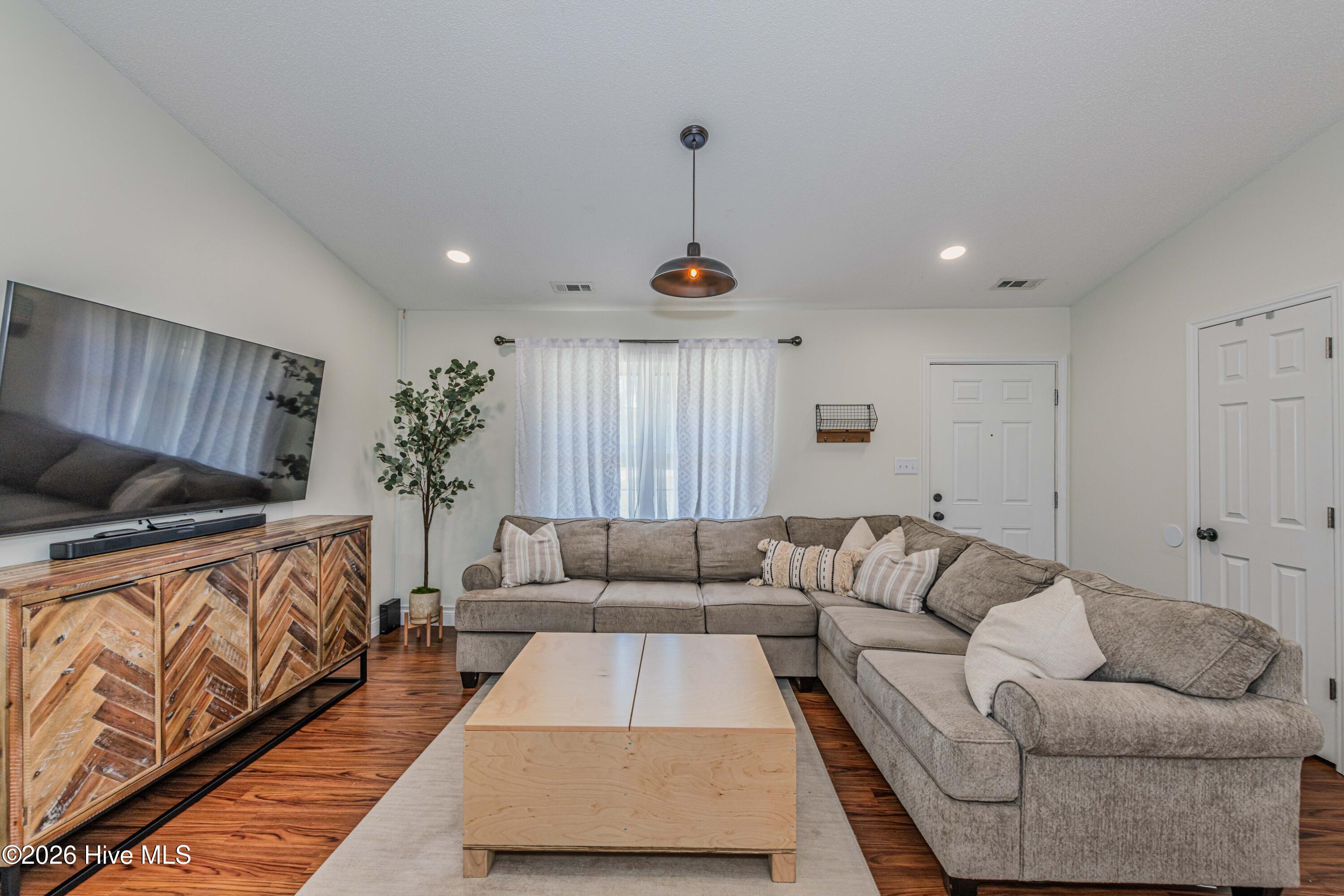 100564633 | Photo 12