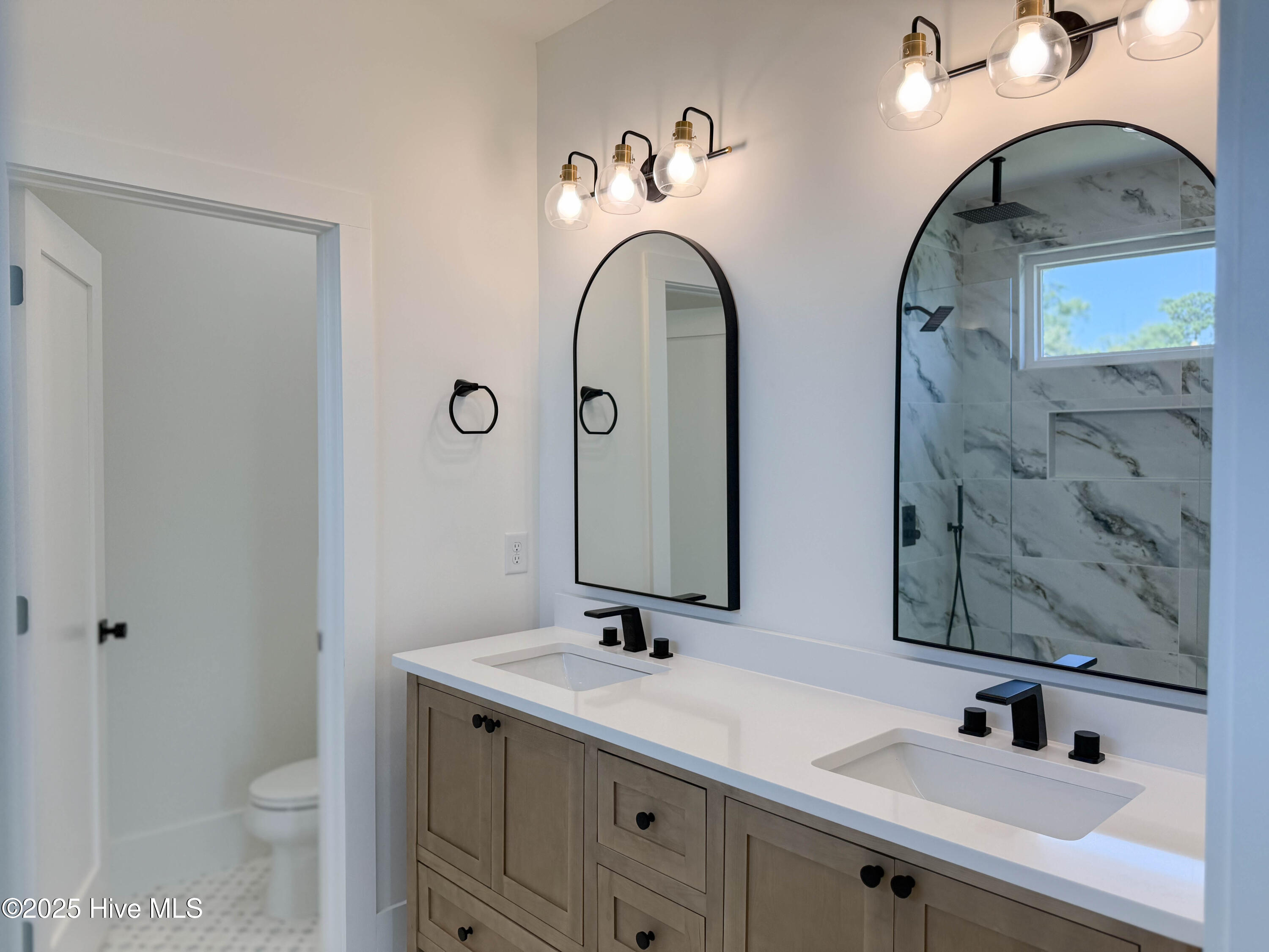 100539536 | Photo 113