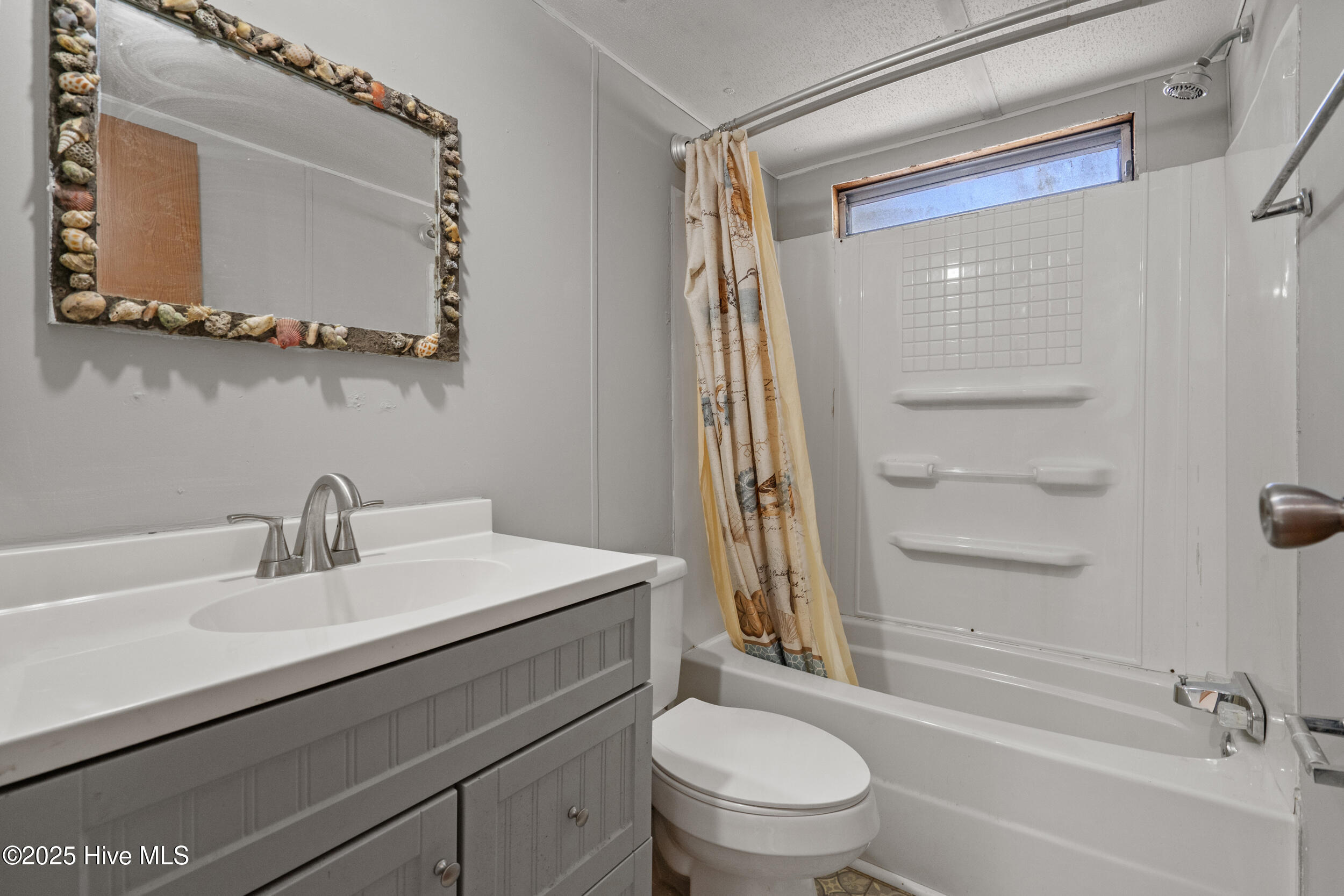 100539109 | Photo 18