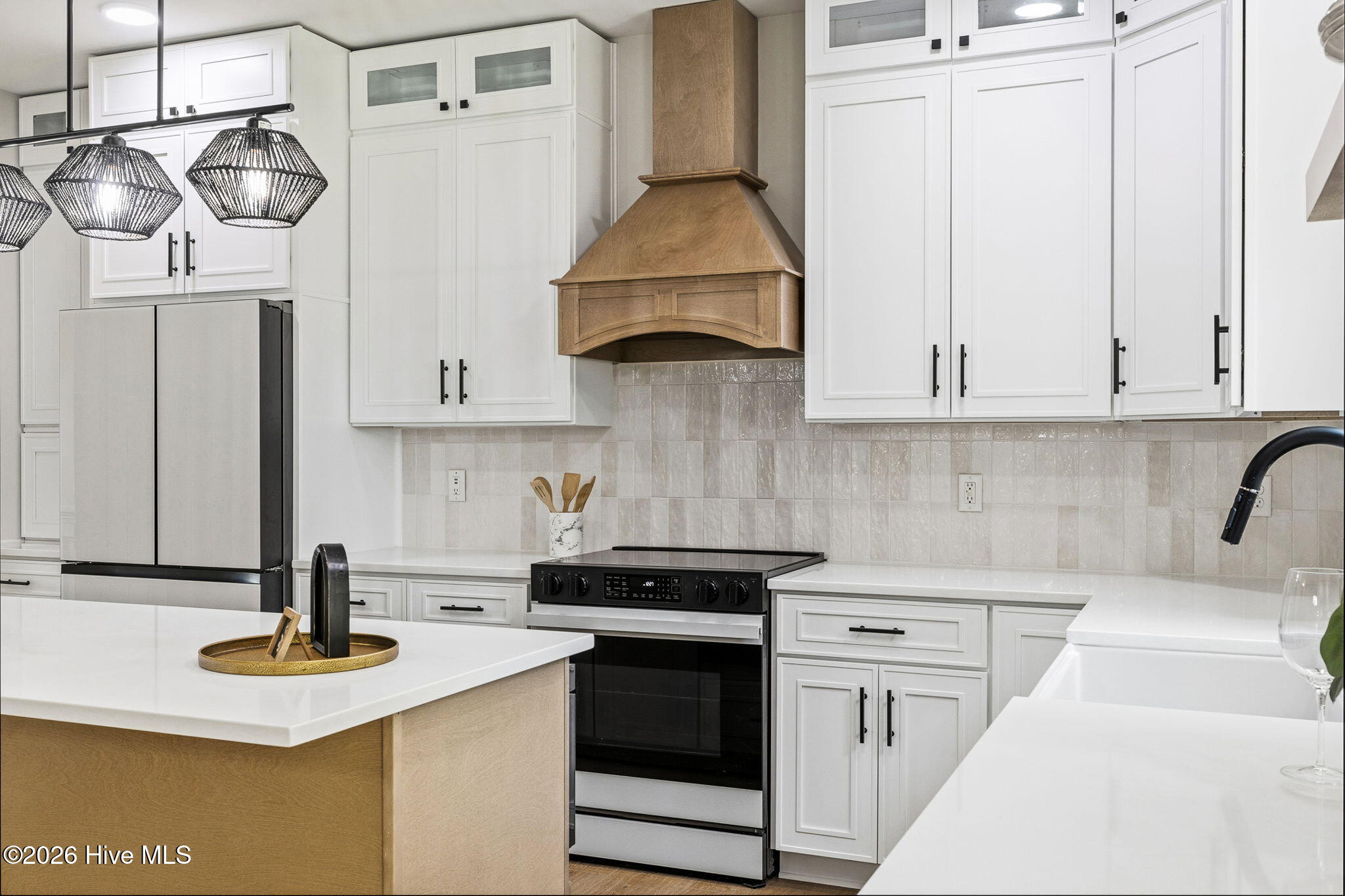 100566874 | Photo 18