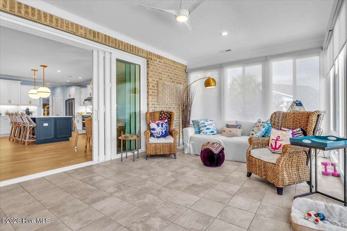 100562728 | Photo 38