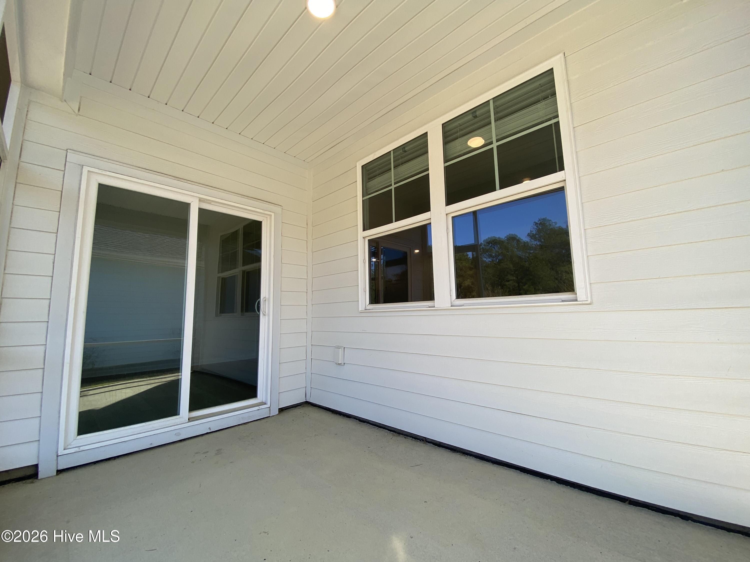 100553677 | Photo 32