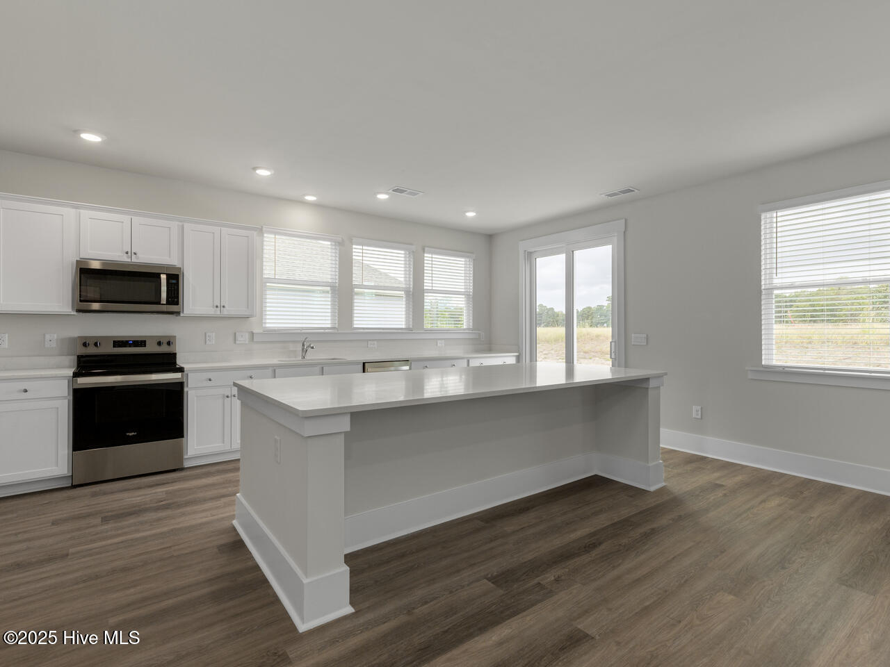 100569577 | Photo 10