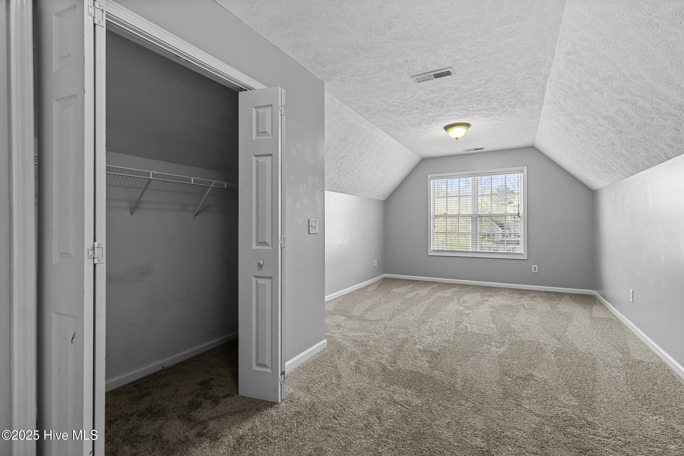 100545570 | Photo 26