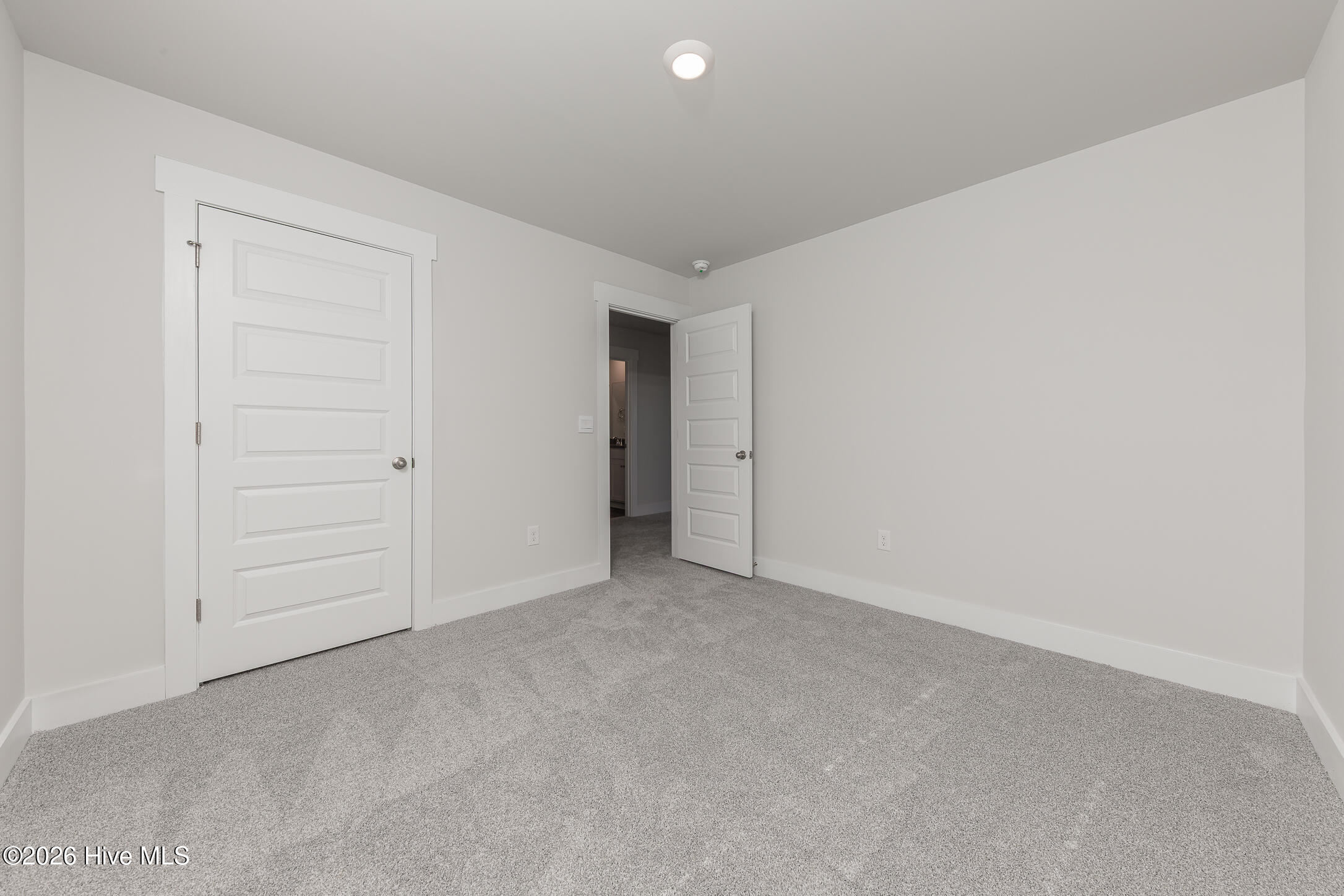 100547064 | Photo 26