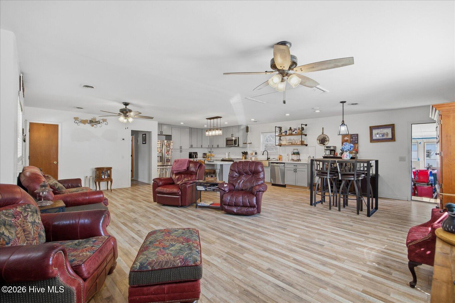 100562707 | Photo 15