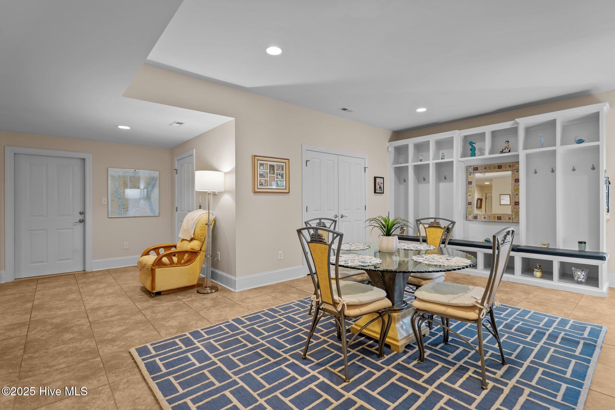 100513091 | Photo 53