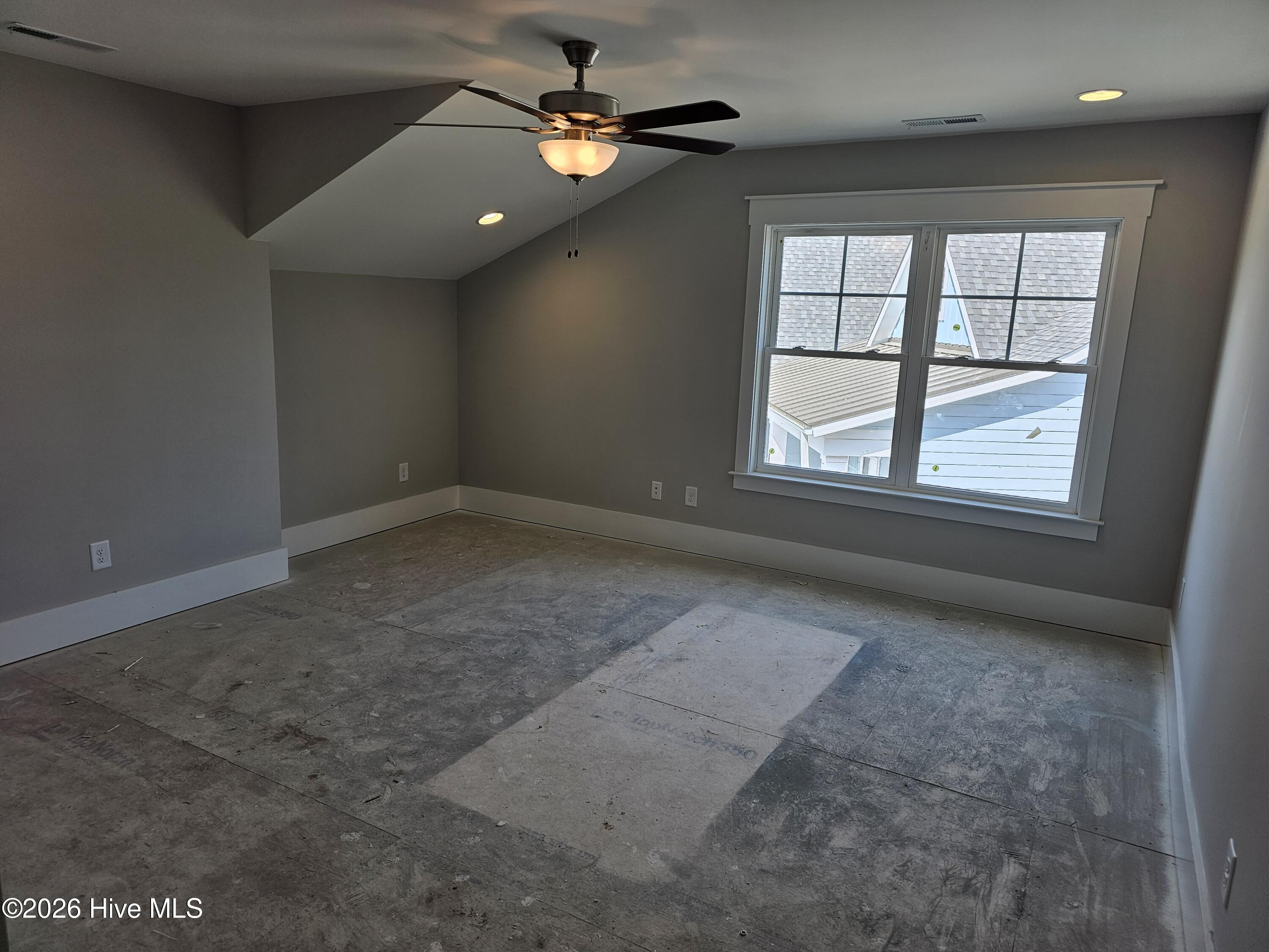 100560866 | Photo 17