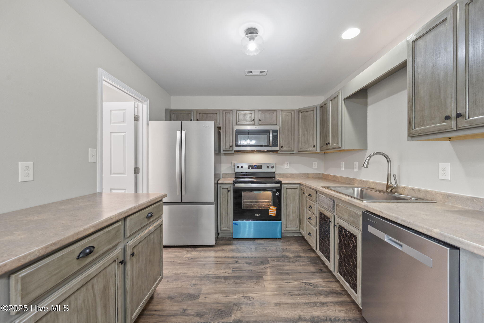 100539227 | Photo 11