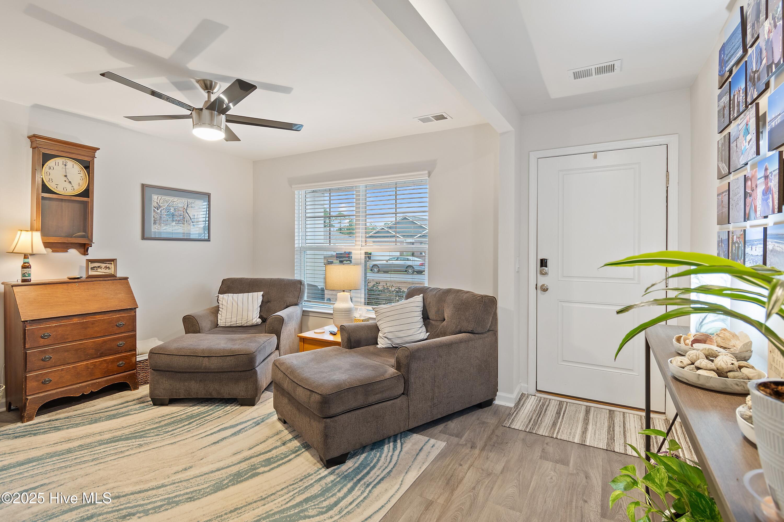 566 Pinecrest Street NW, Shallotte, NC 28470 – photo 7: Entry Flex Room