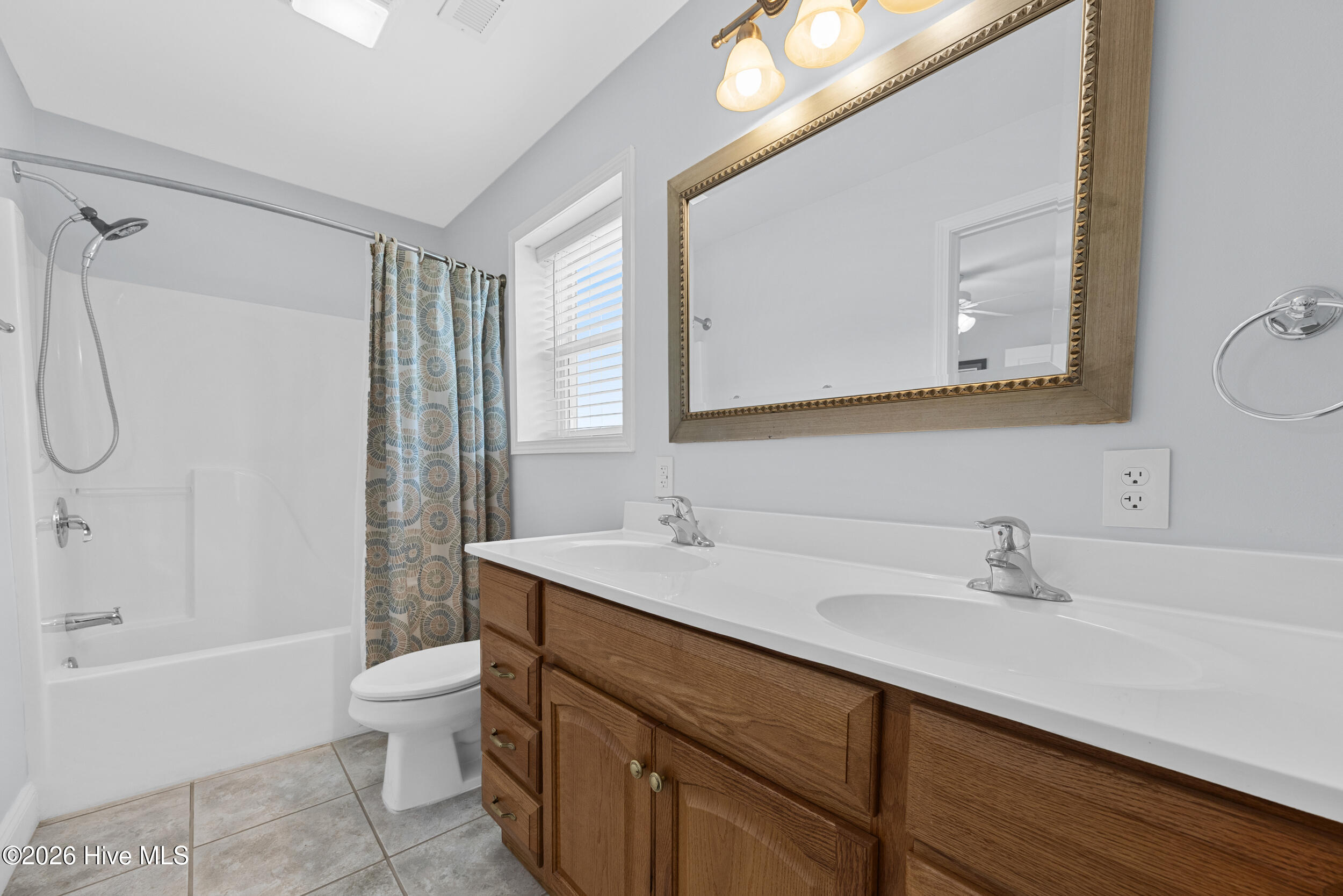 100567542 | Photo 65