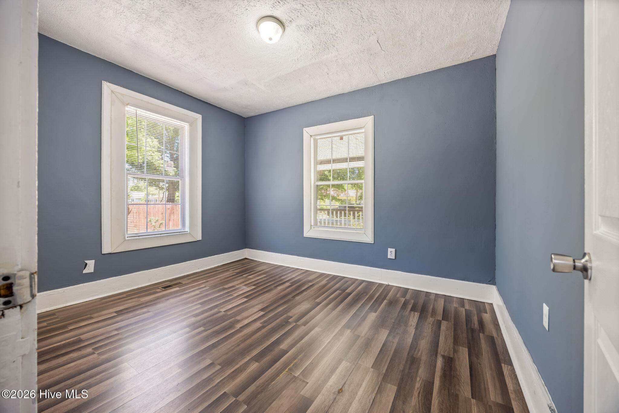 16-web-or-mls-1917 Haynie Drive-36