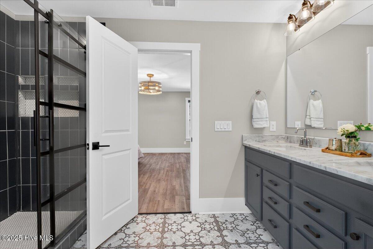 100514096 | Photo 55