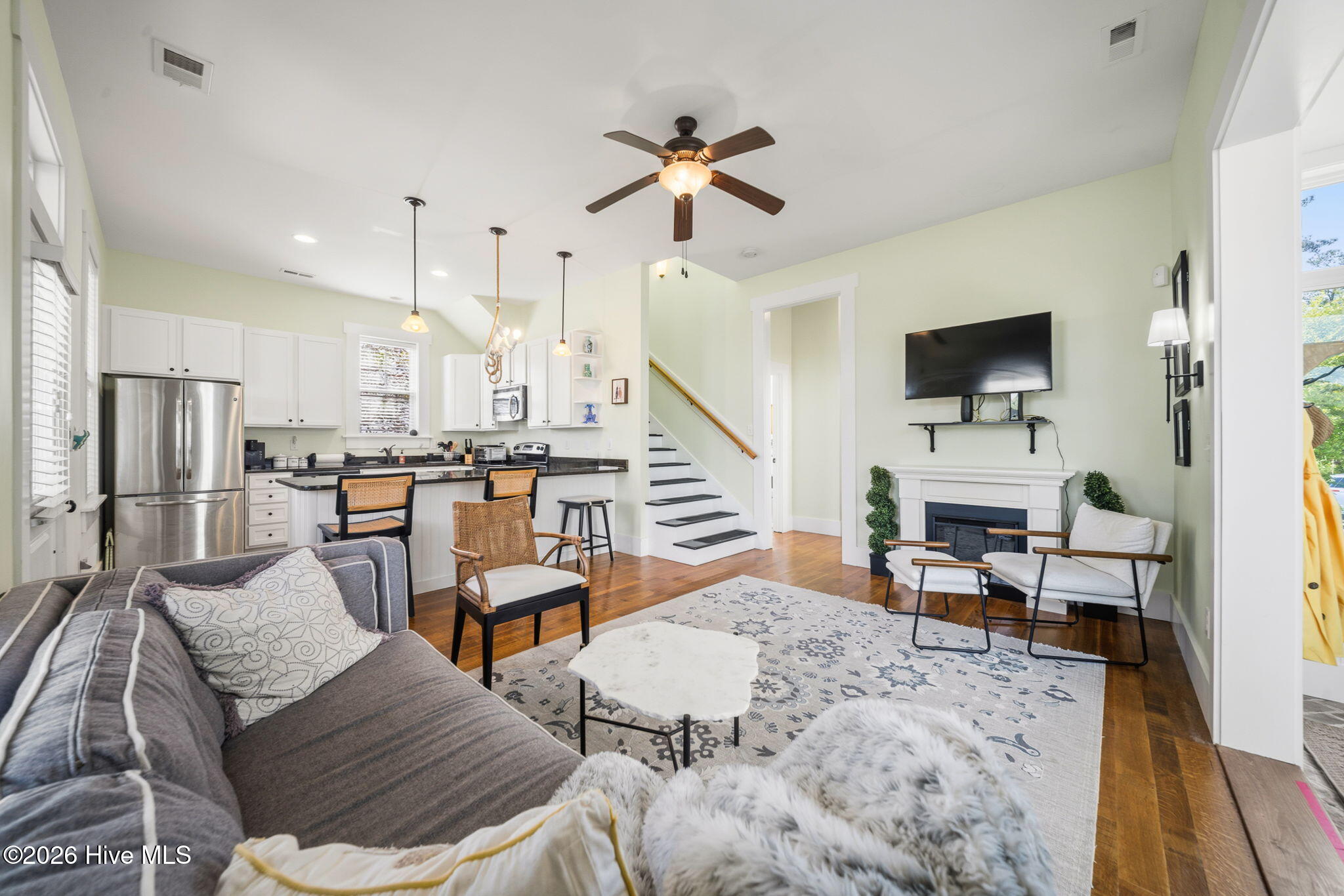 100568047 | Photo 16