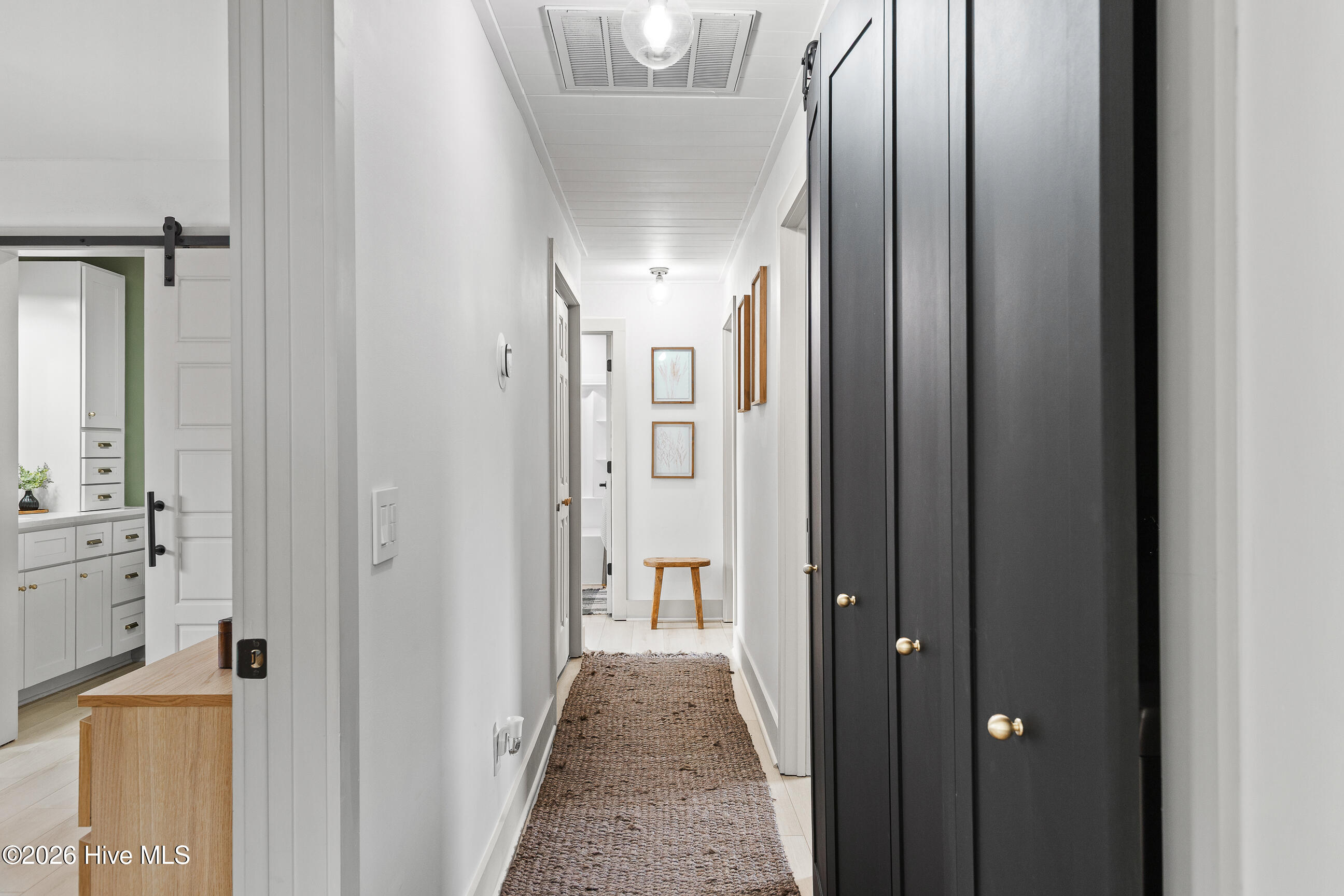 100566396 | Photo 25