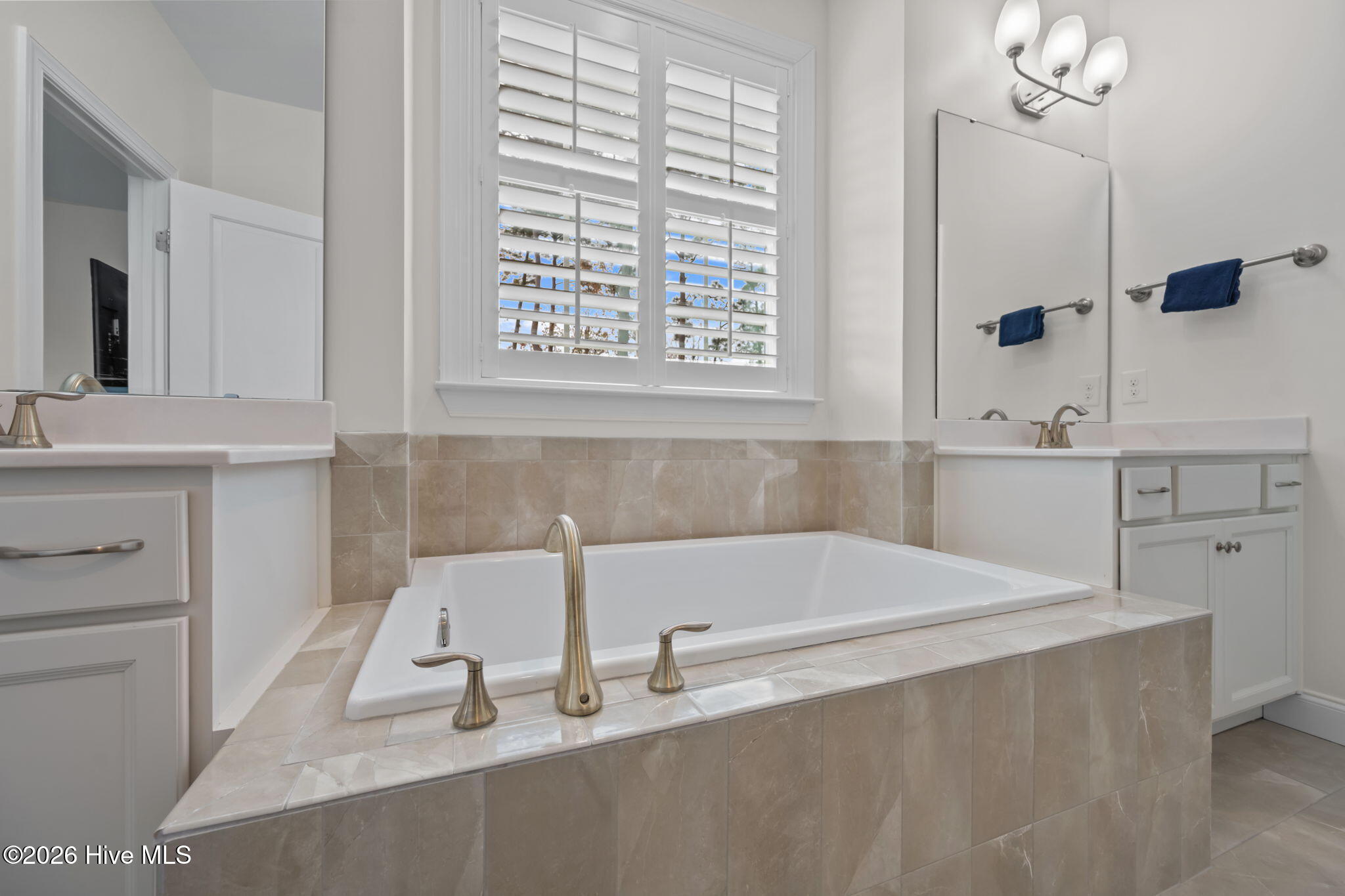 100551093 | Photo 22