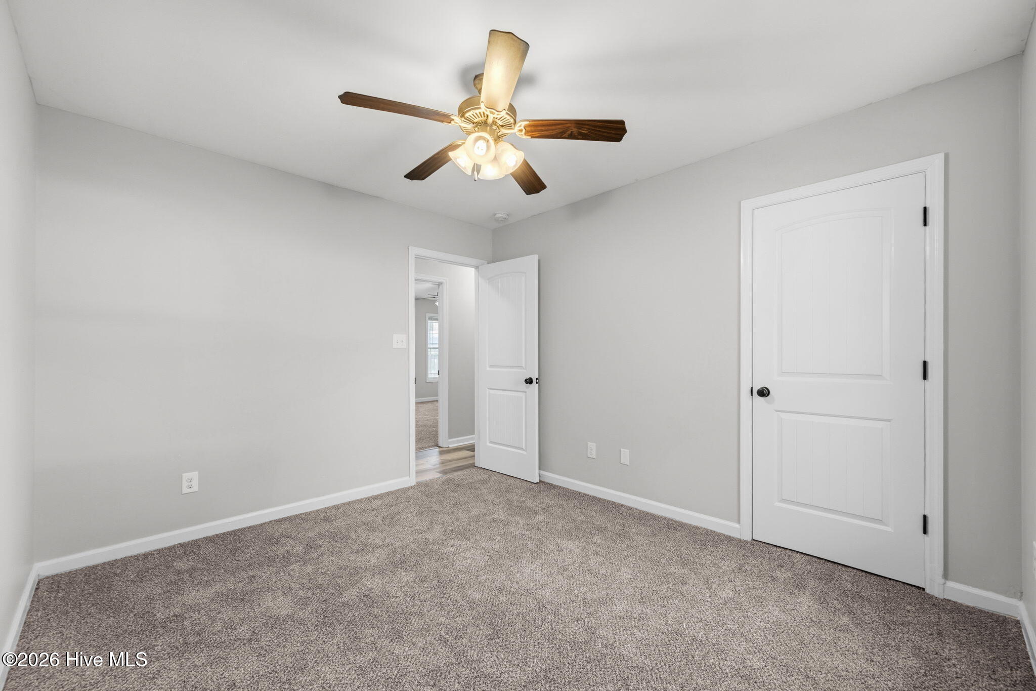 100558814 | Photo 24