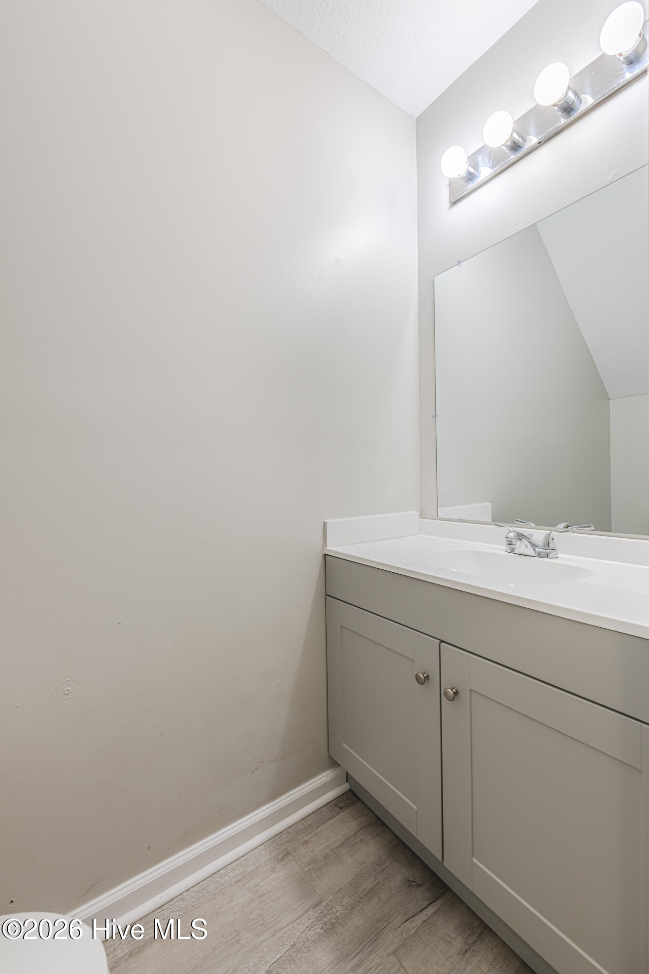 100557262 | Photo 32