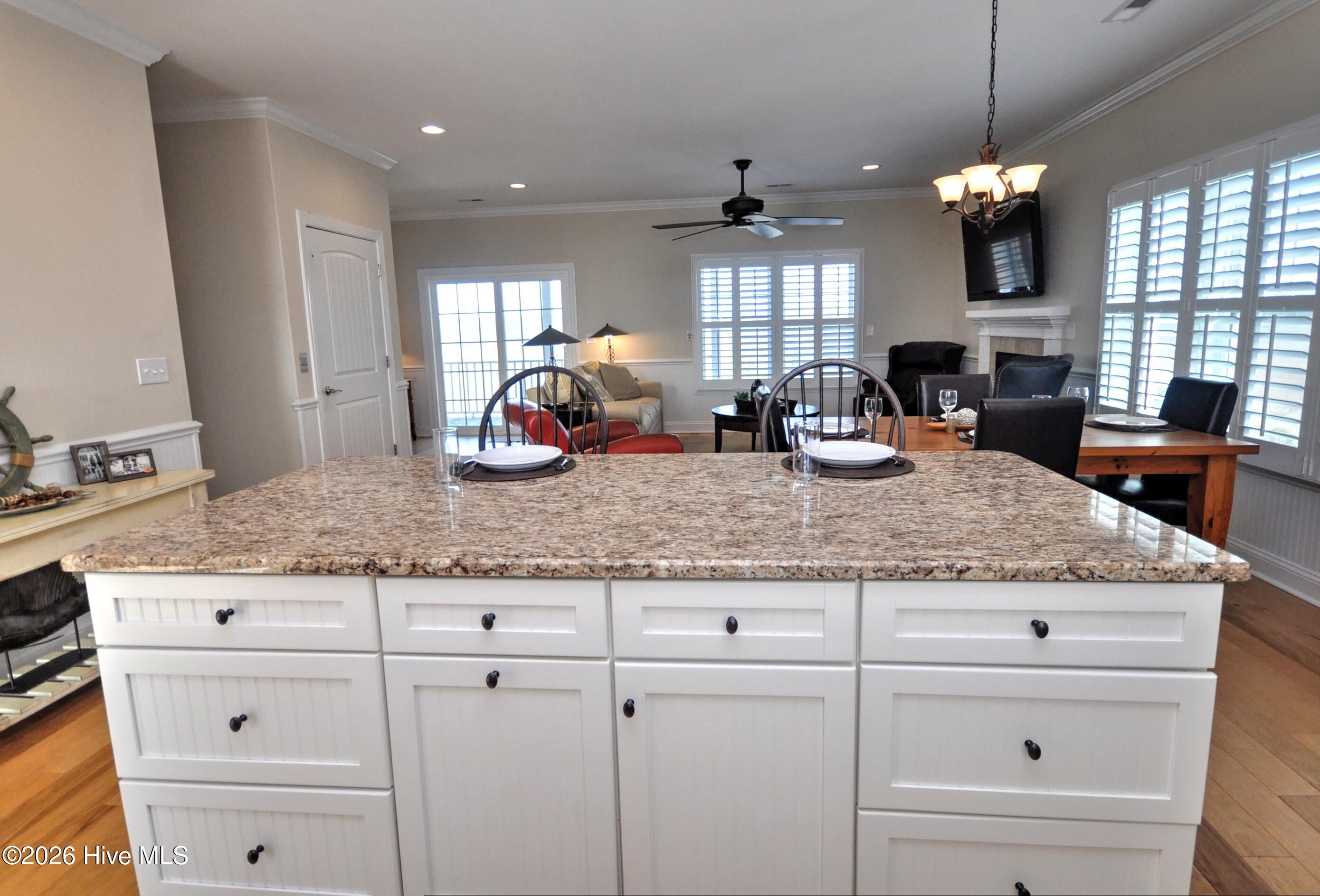 100558783 | Photo 16