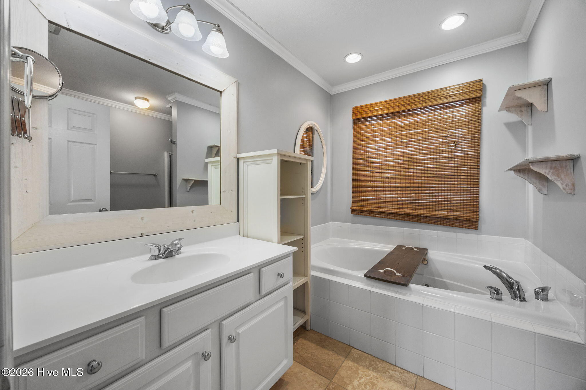 100558260 | Photo 27