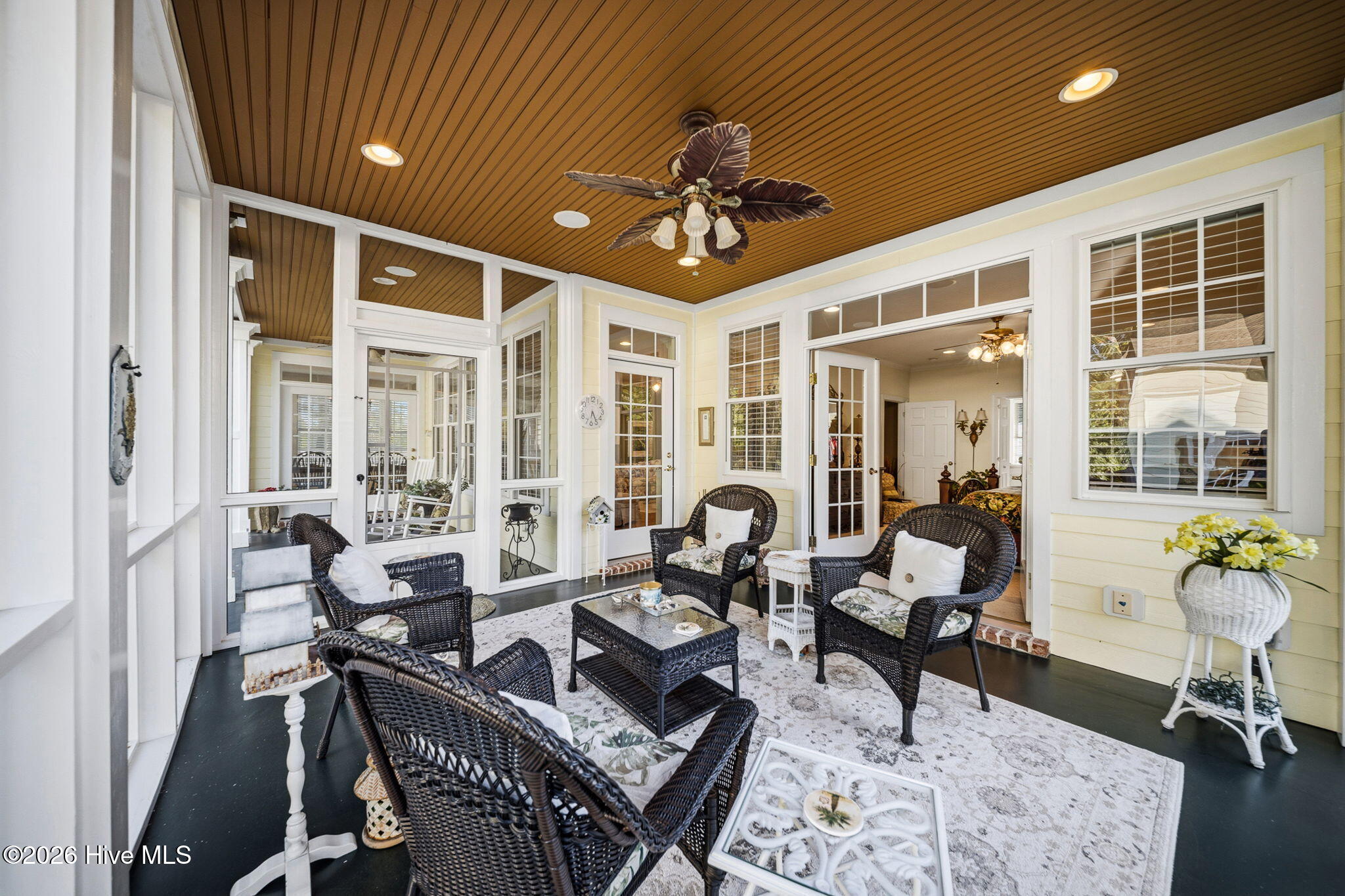 100570394 | Photo 60